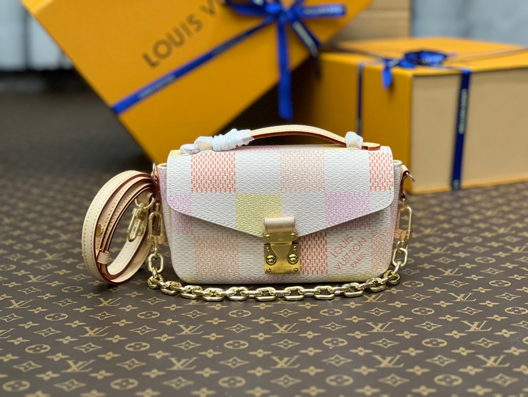 China Replica LV Handbags 147usd Only