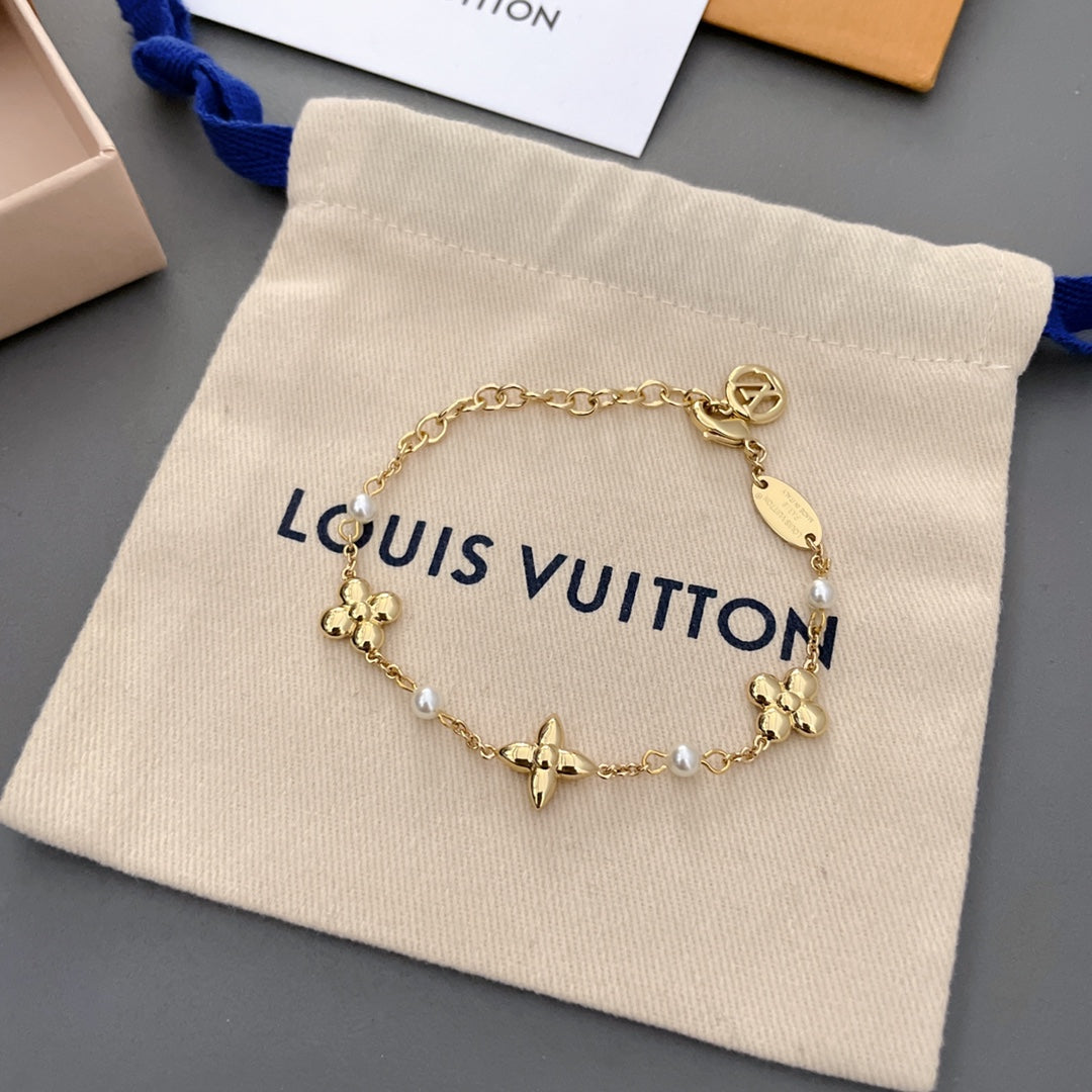 China Replica LV Bracelets 32usd Only
