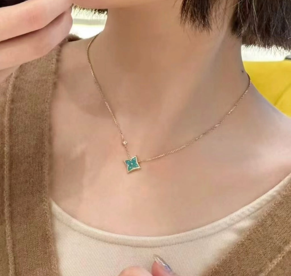 China Replica LV Necklaces 33usd Only