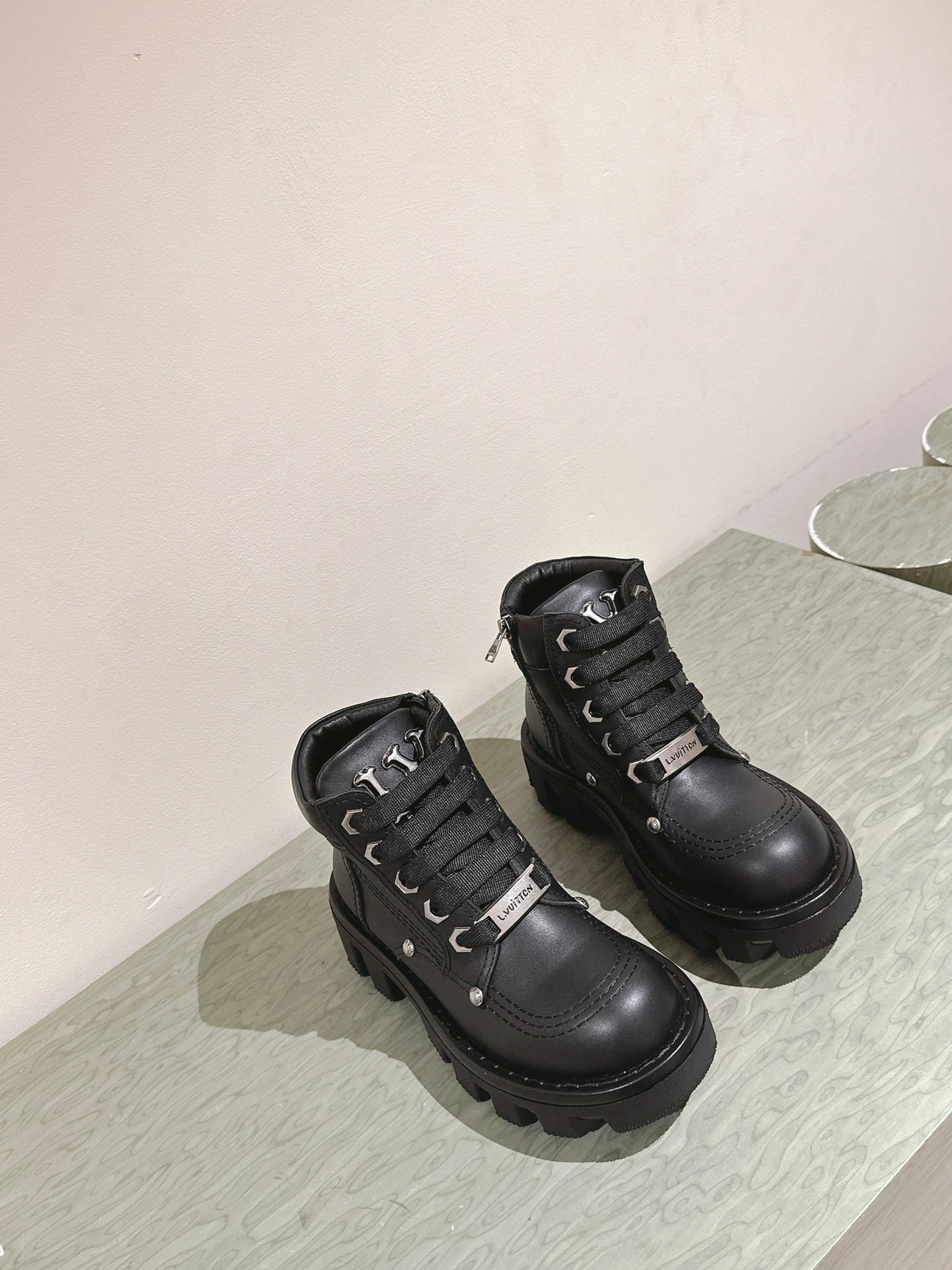 China Replica LV Women Shoes 154usd Only