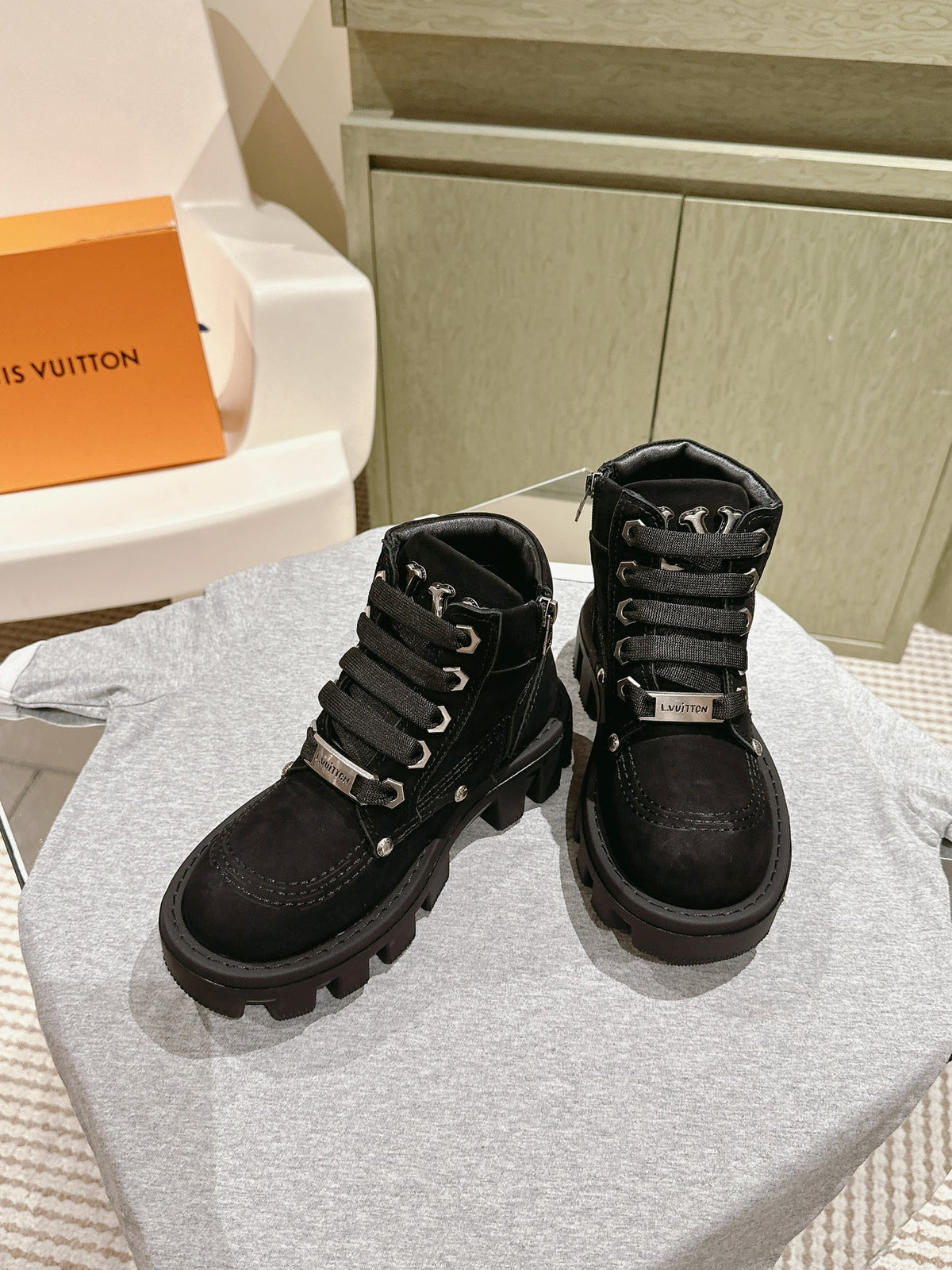 China Replica LV Women Shoes 154usd Only