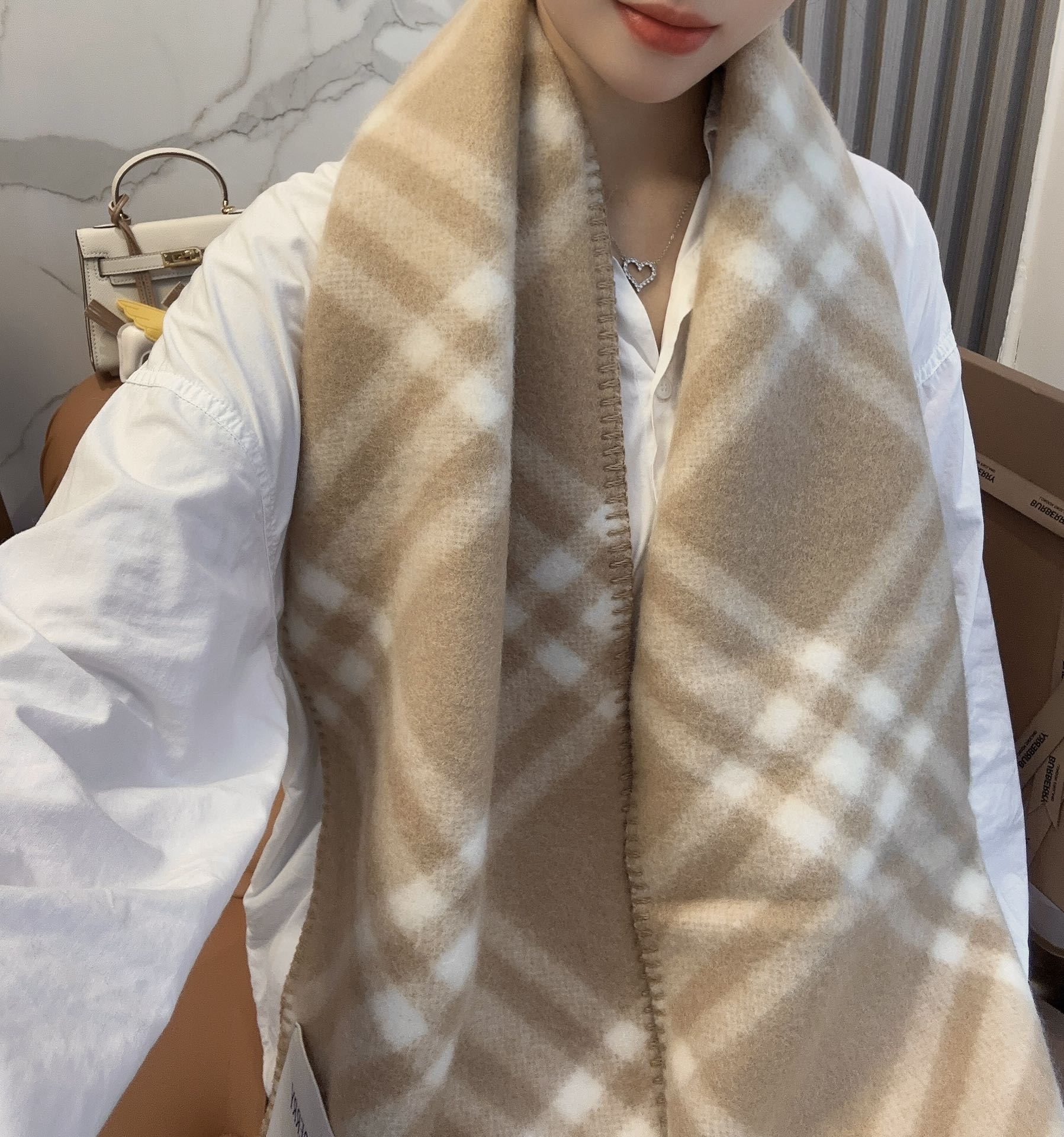 China Replica Burberry Scarf 62usd Only