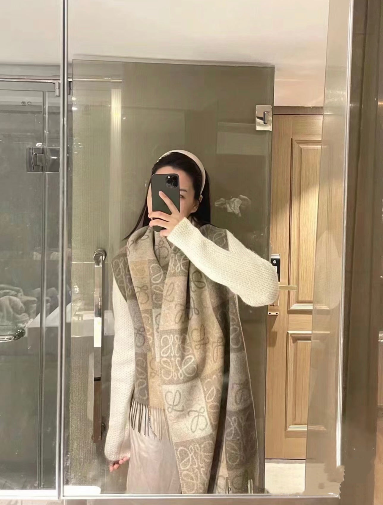 China Replica Loewe Scarf 40usd Only