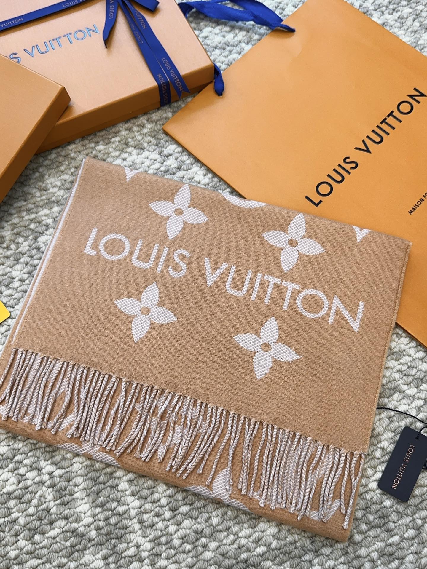 China Replica LV Scarf 58usd Only