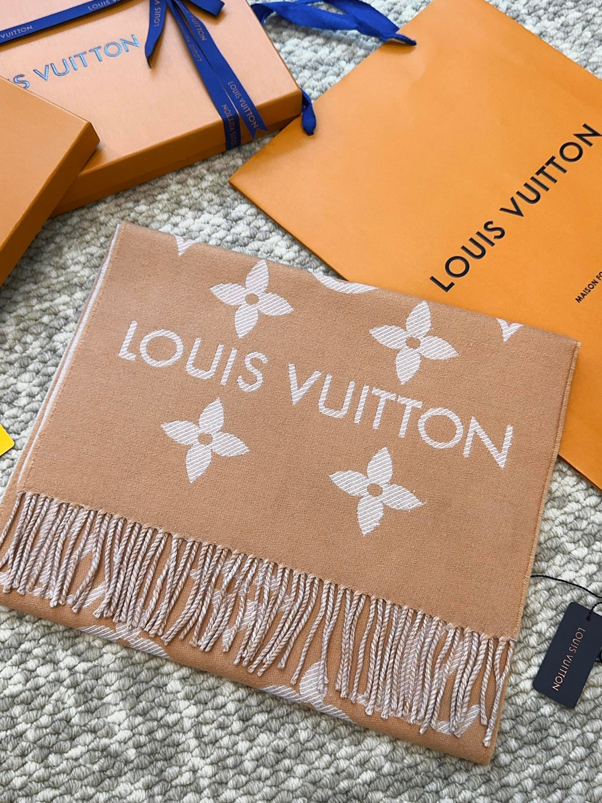 China Replica LV Scarf 58usd Only