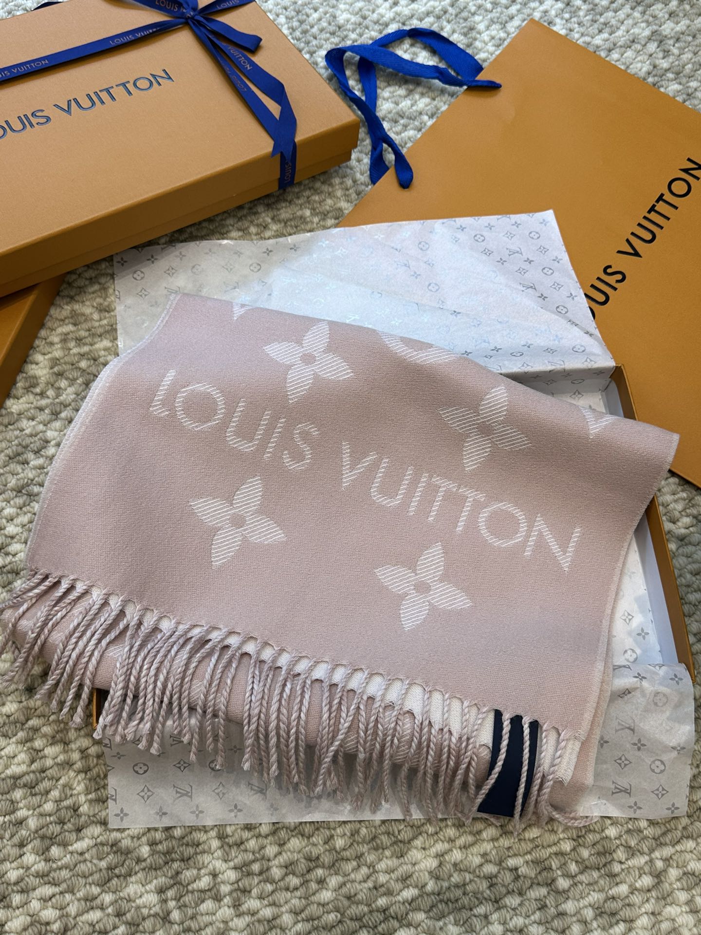 China Replica LV Scarf 58usd Only