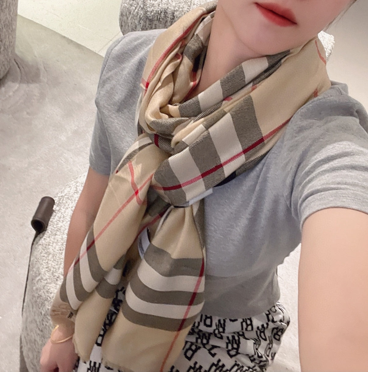 China Replica Burberry Scarf 40usd Only