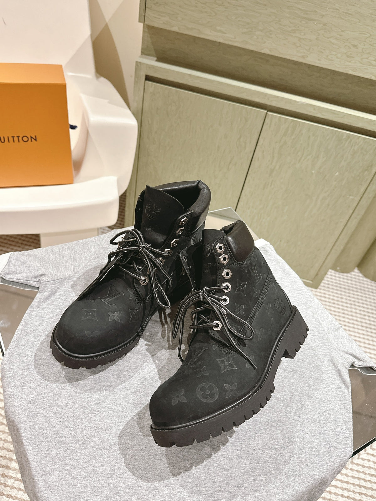China Replica LV Women Shoes 164usd Only