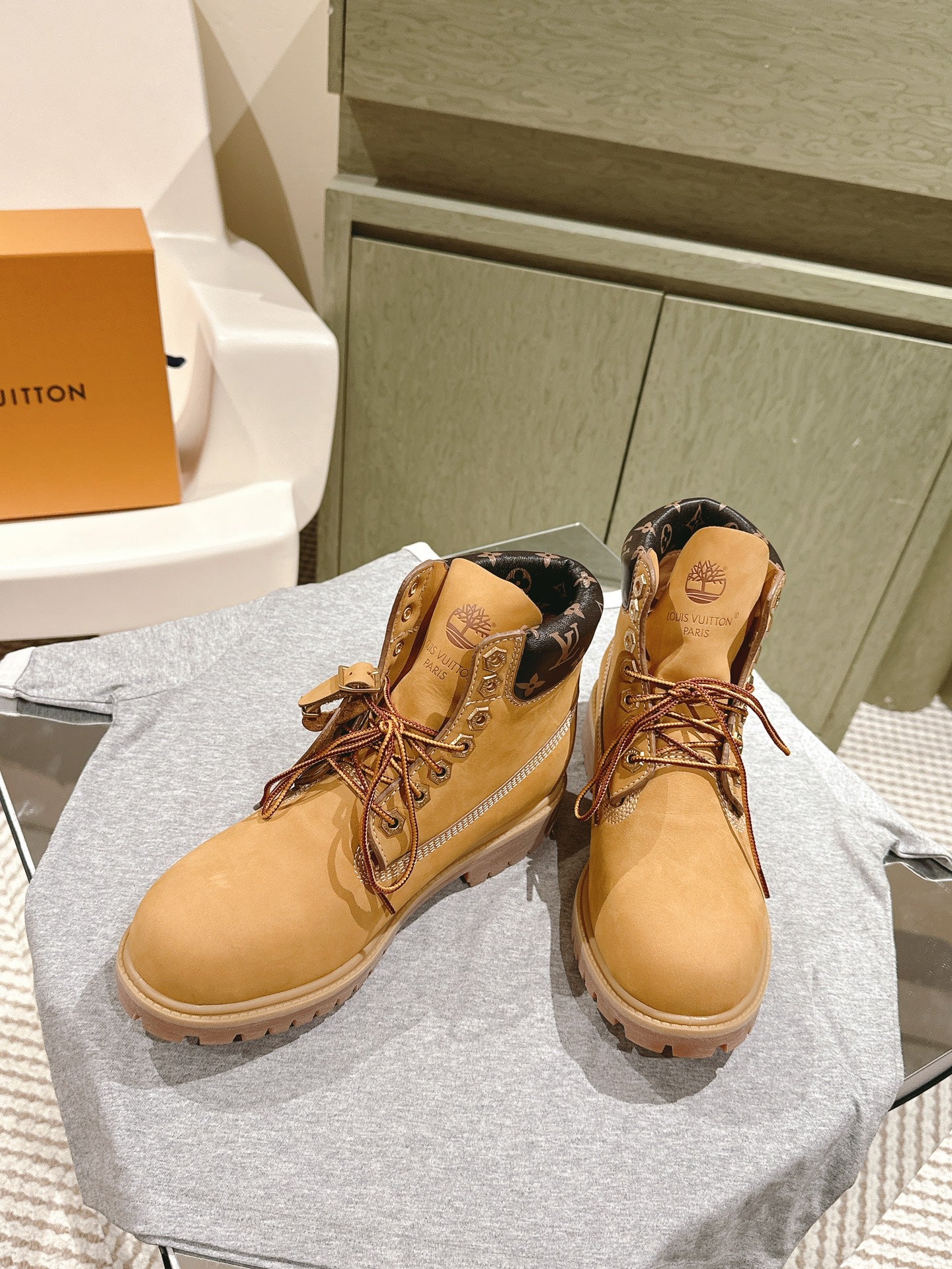 China Replica LV Women Shoes 164usd Only