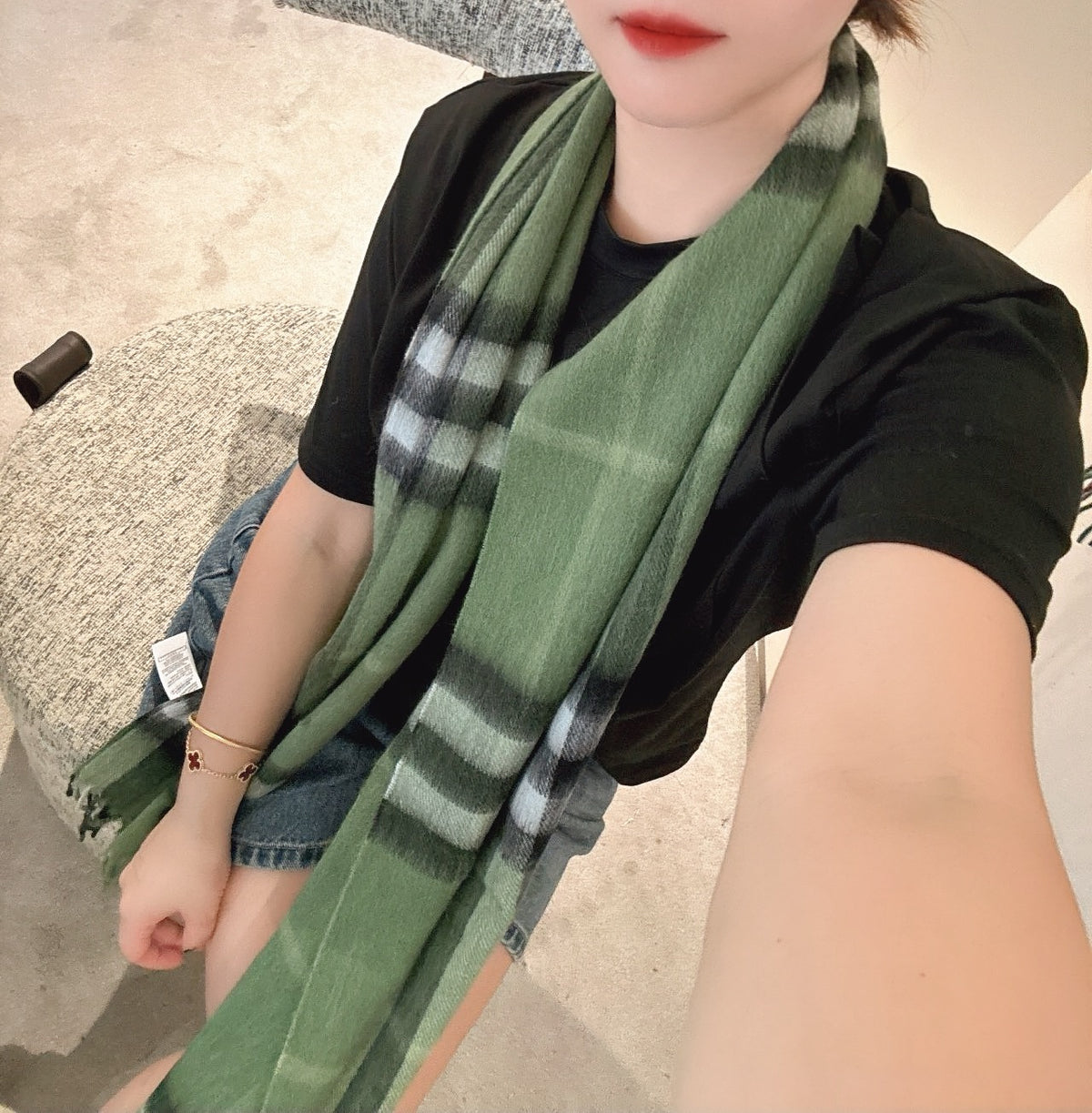 China Replica Burberry Scarf 40usd Only