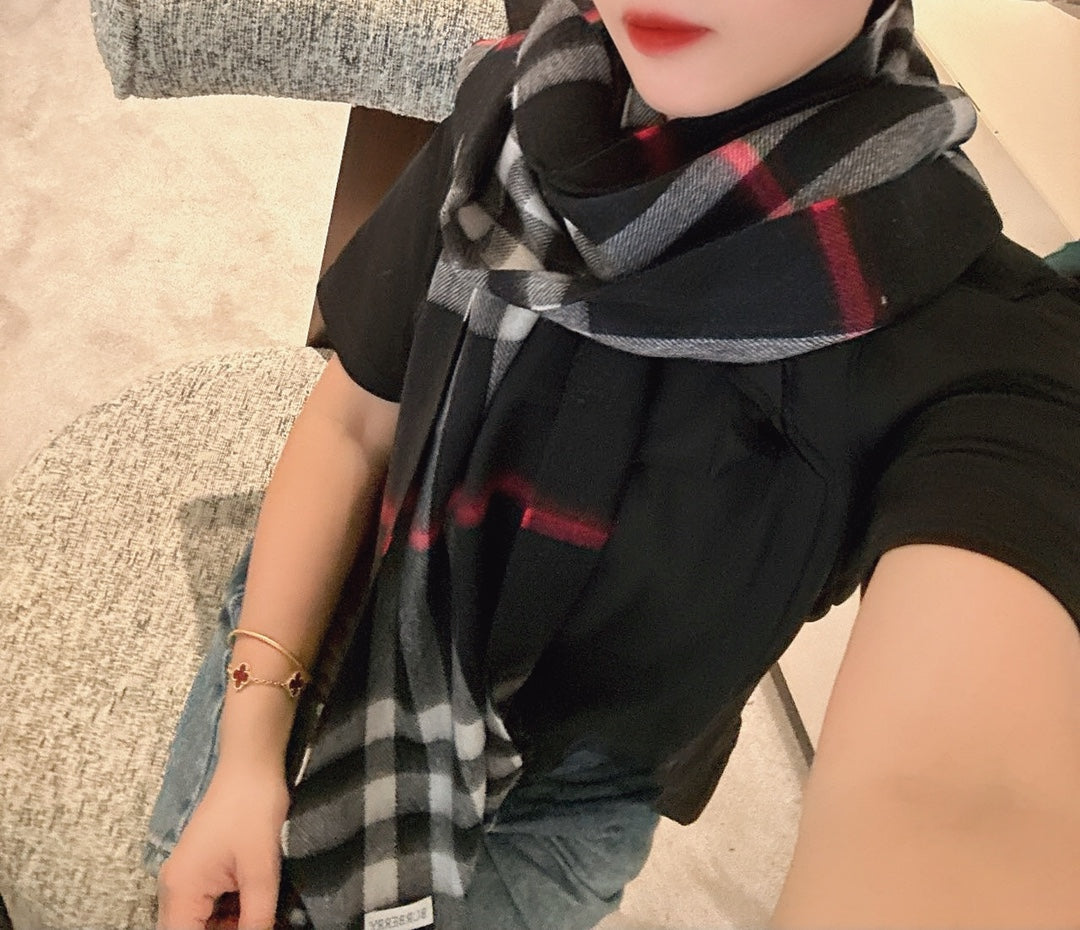 China Replica Burberry Scarf 40usd Only