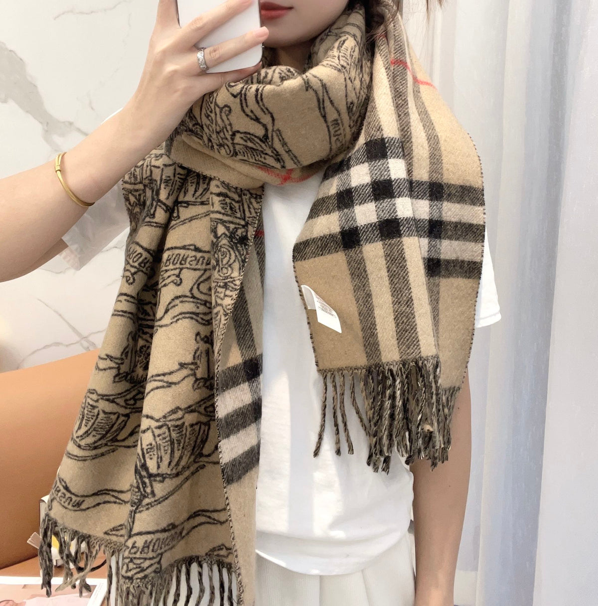 China Replica Burberry Scarf 62usd Only