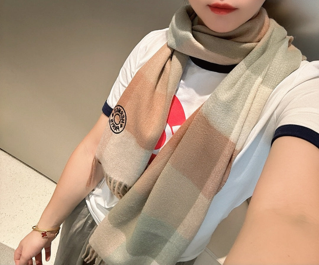 China Replica Gucci Scarf 44usd Only