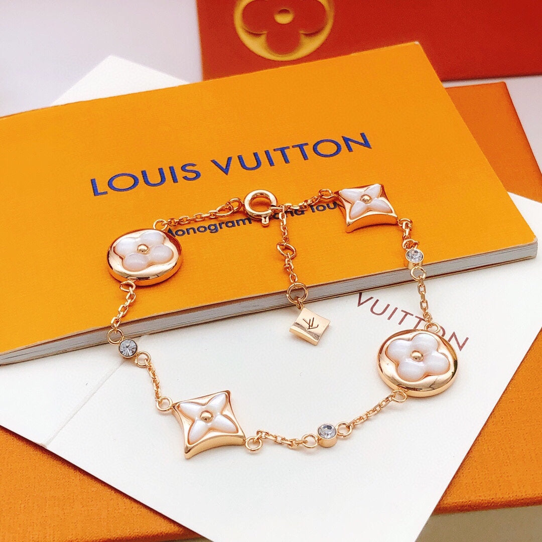China Replica LV Bracelets 32usd Only