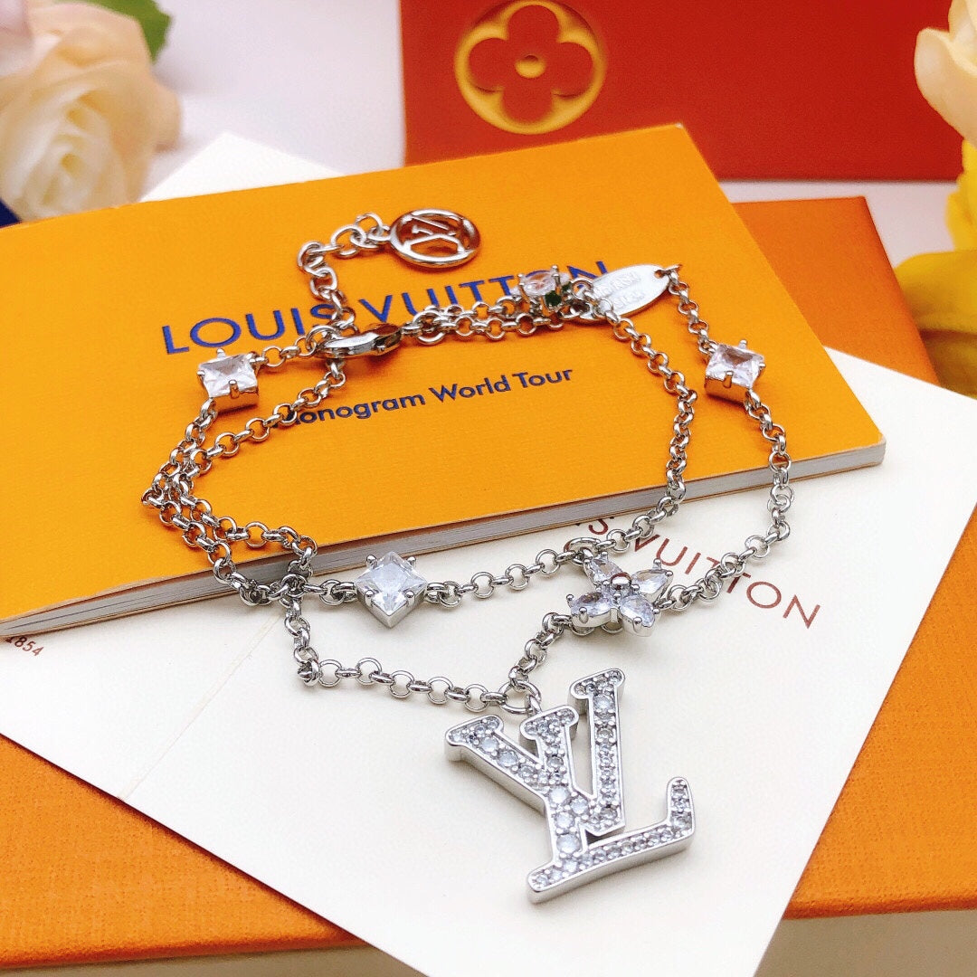 China Replica LV Bracelets 32usd Only