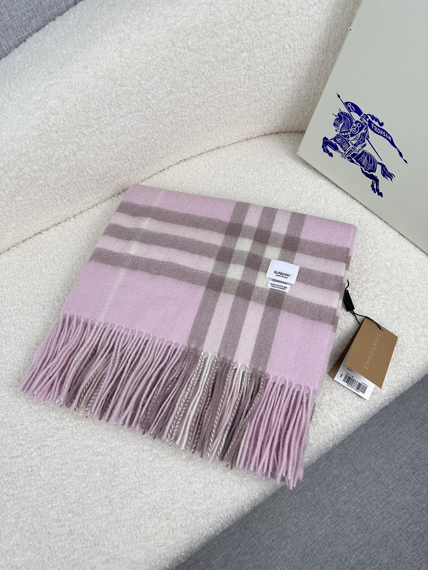 China Replica Burberry Scarf 50usd Only