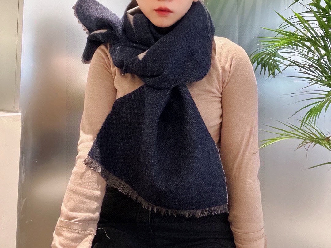 China Replica Balenciaga Scarf 28usd Only