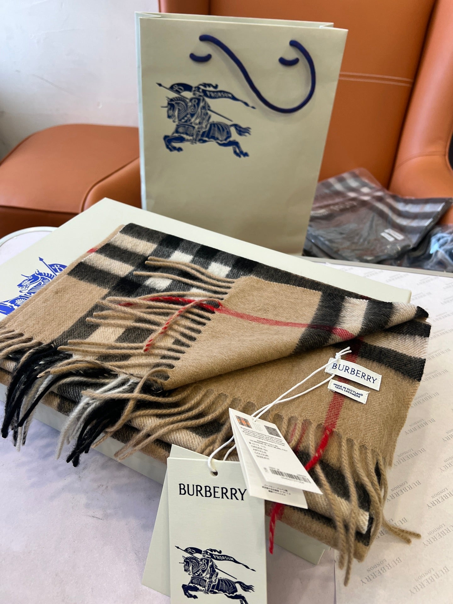 China Replica Burberry Scarf 112usd Only