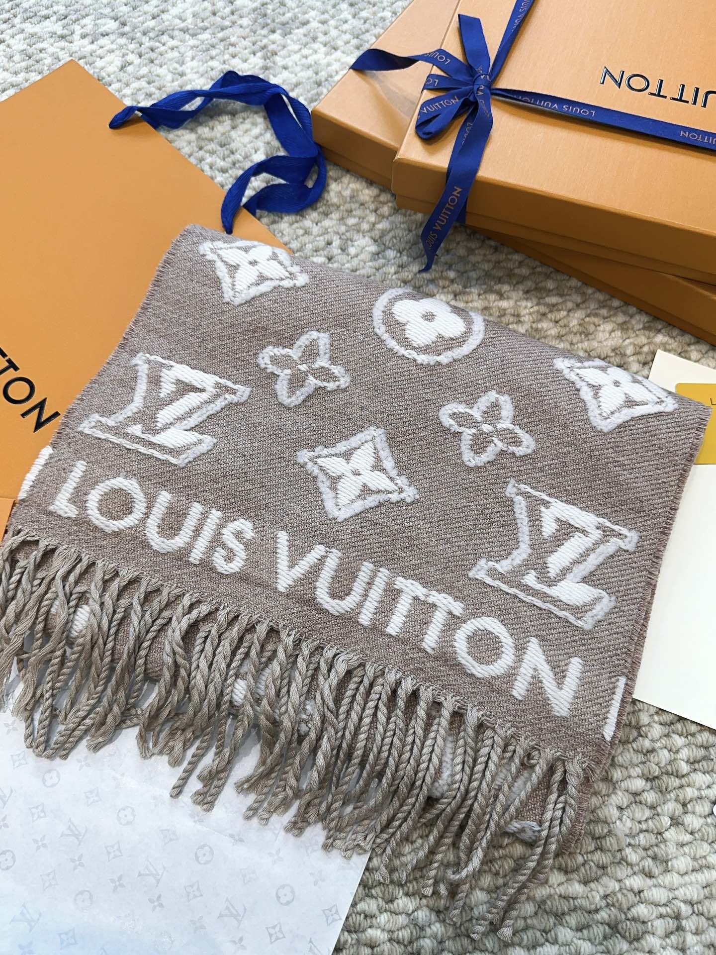 China Replica LV Scarf 66usd Only