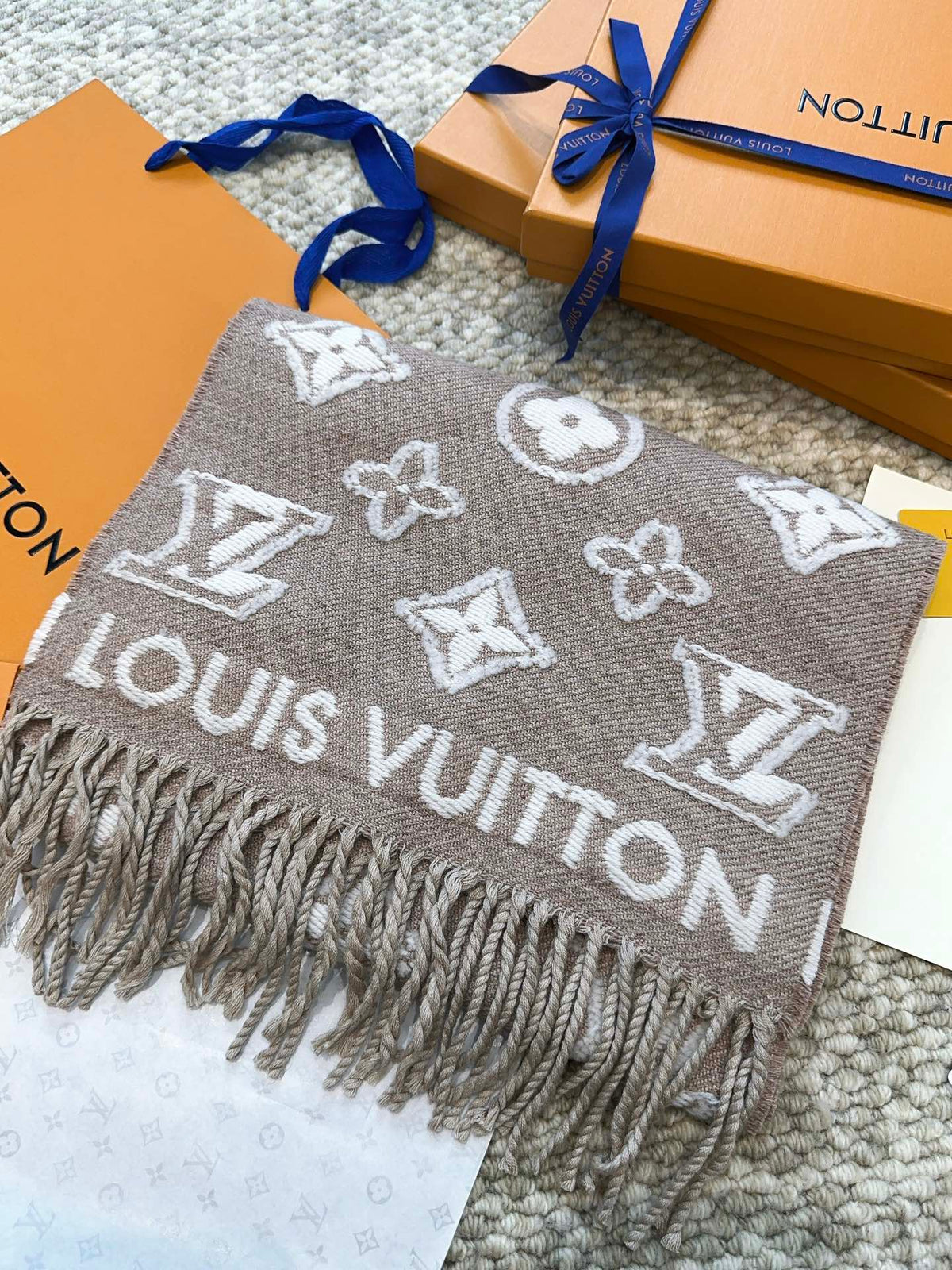 China Replica LV Scarf 66usd Only