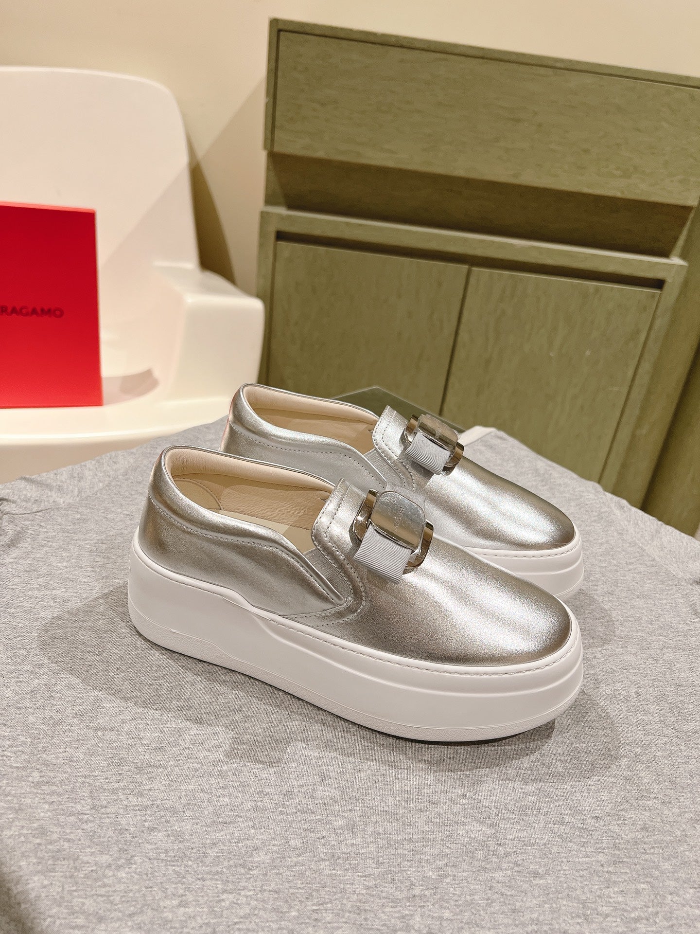 China Replica Ferragamo Women Shoes 108usd Only