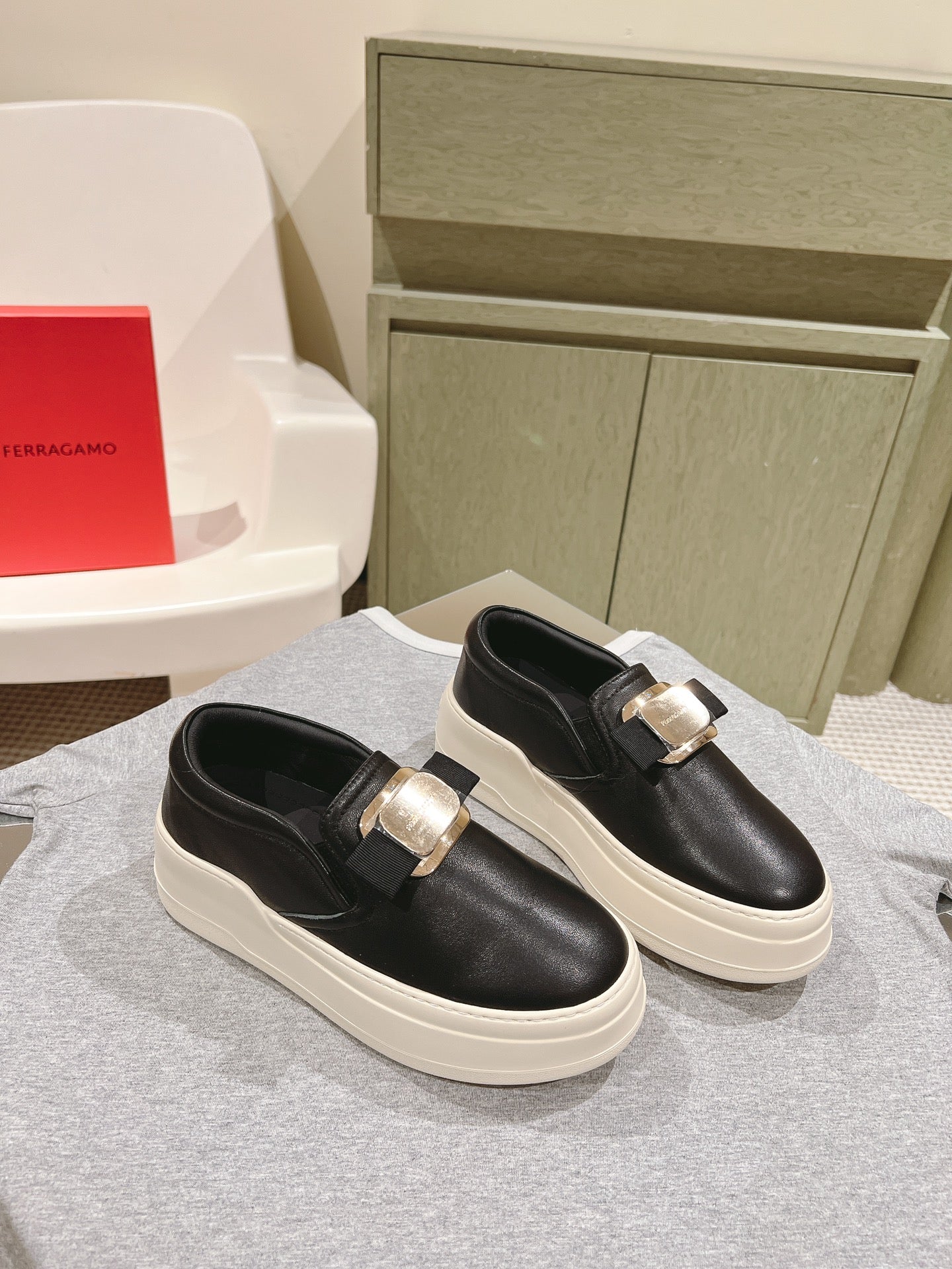 China Replica Ferragamo Women Shoes 108usd Only