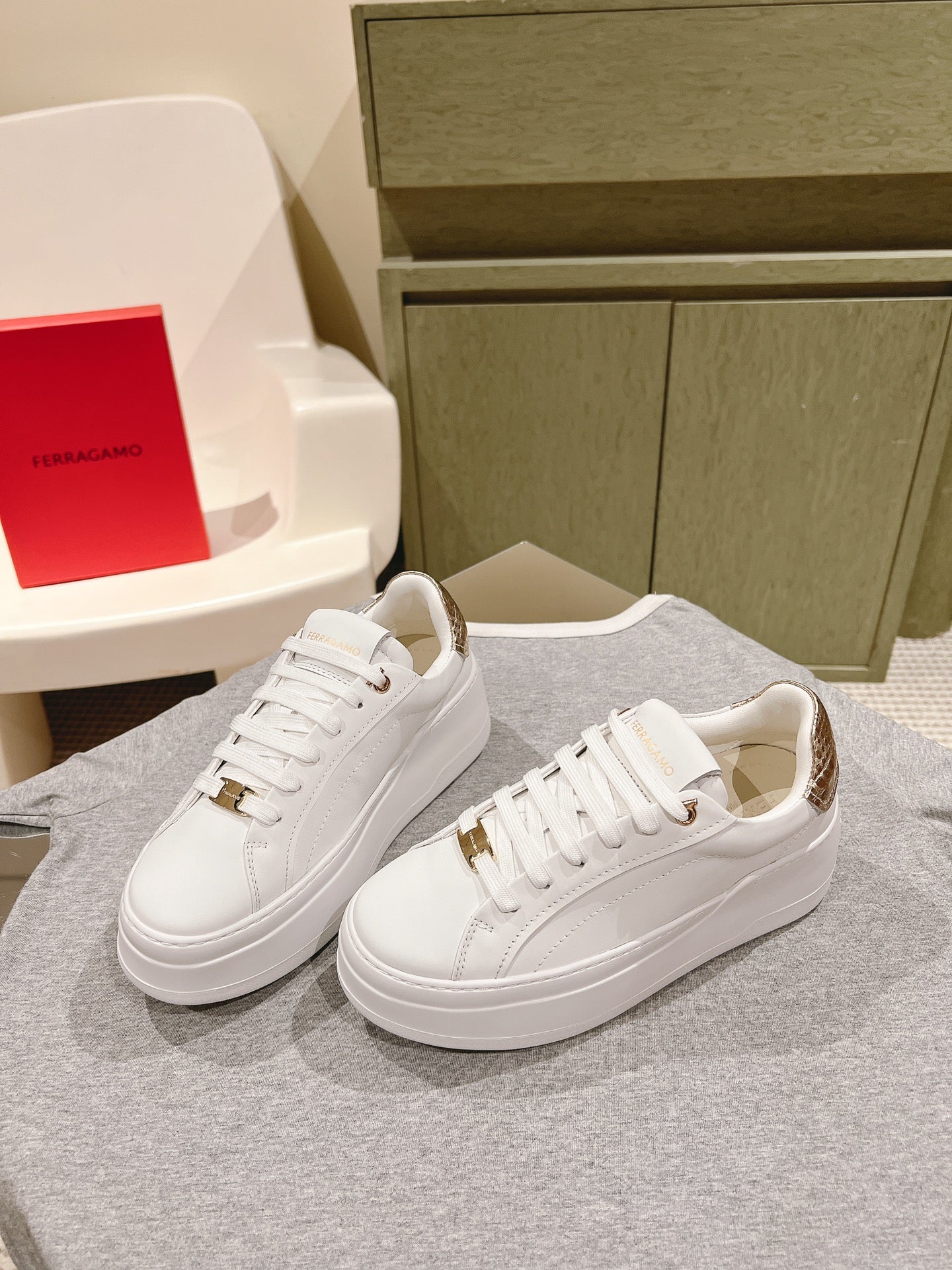 China Replica Ferragamo Women Shoes 108usd Only