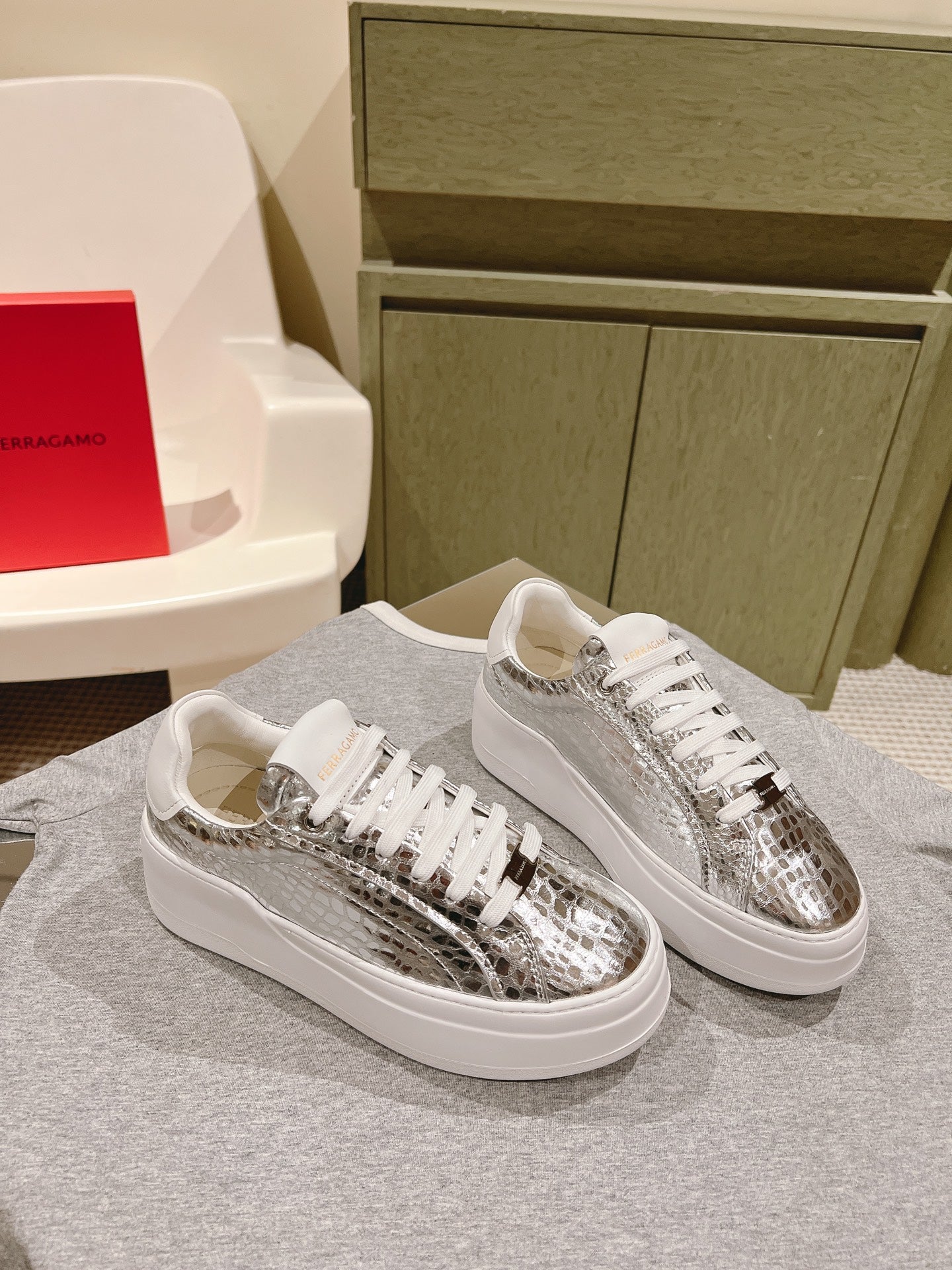 China Replica Ferragamo Women Shoes 108usd Only