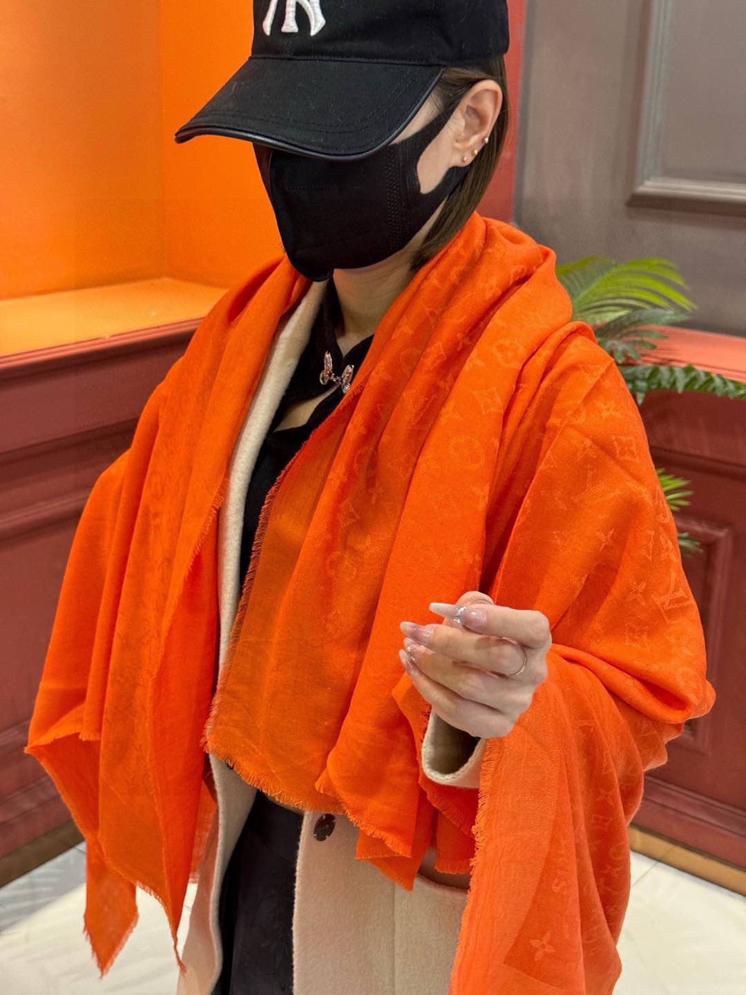 China Replica LV Scarf 46usd Only