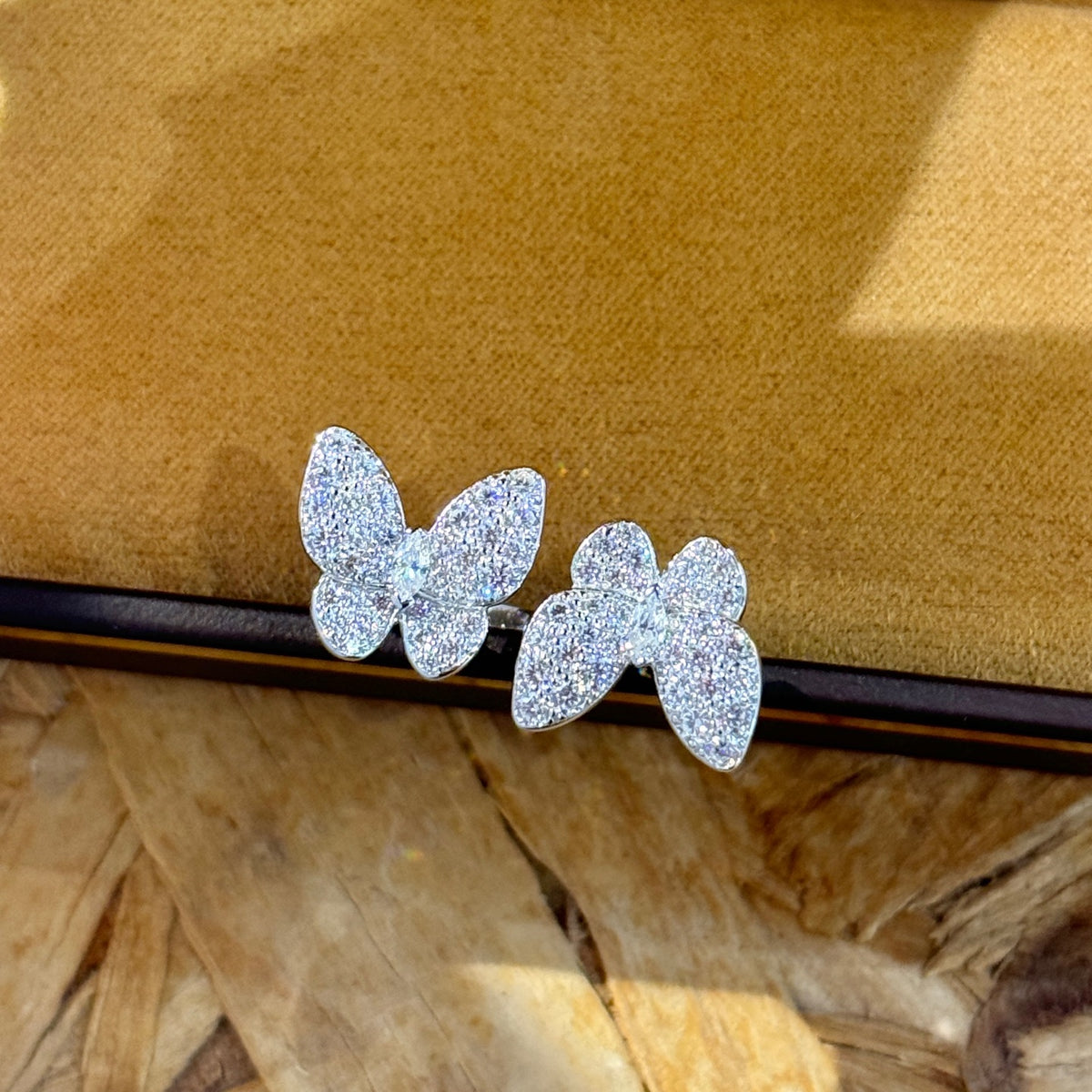 China Replica Van Cleef Arpels Rings 29usd Only
