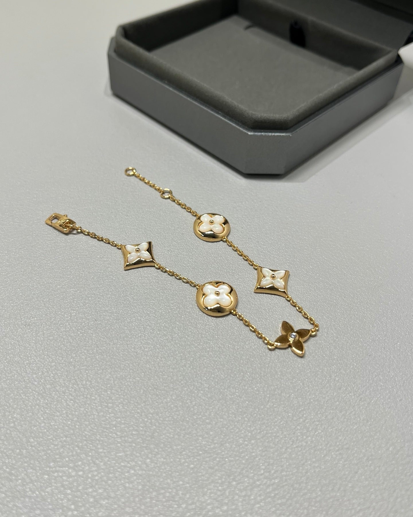 China Replica LV Bracelets 45usd Only