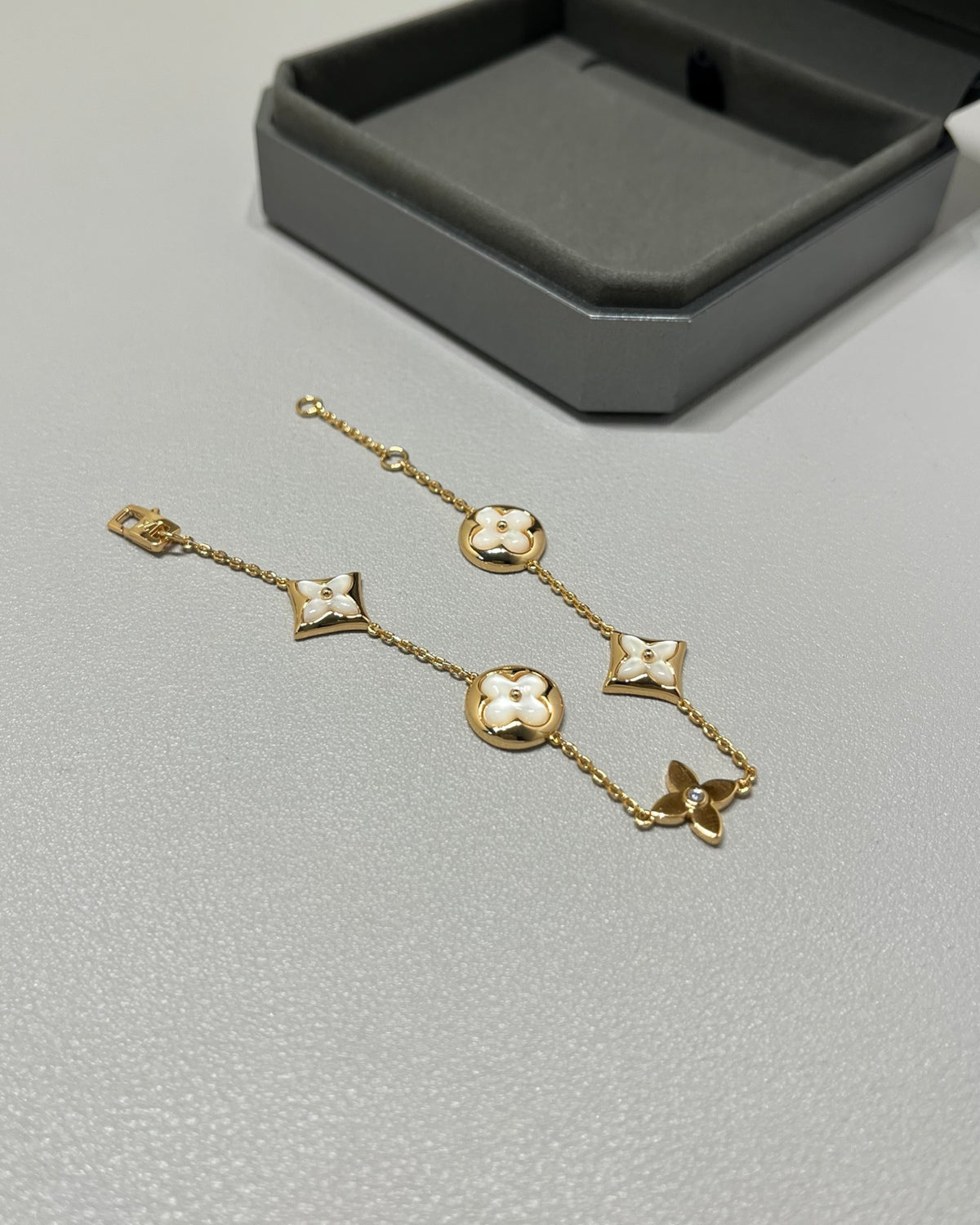China Replica LV Bracelets 45usd Only