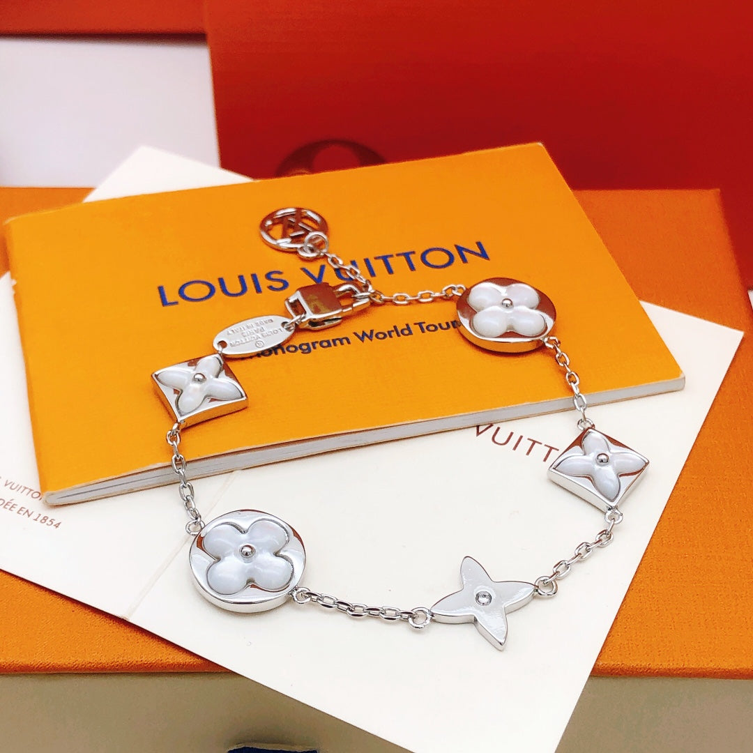 China Replica LV Bracelets 35usd Only