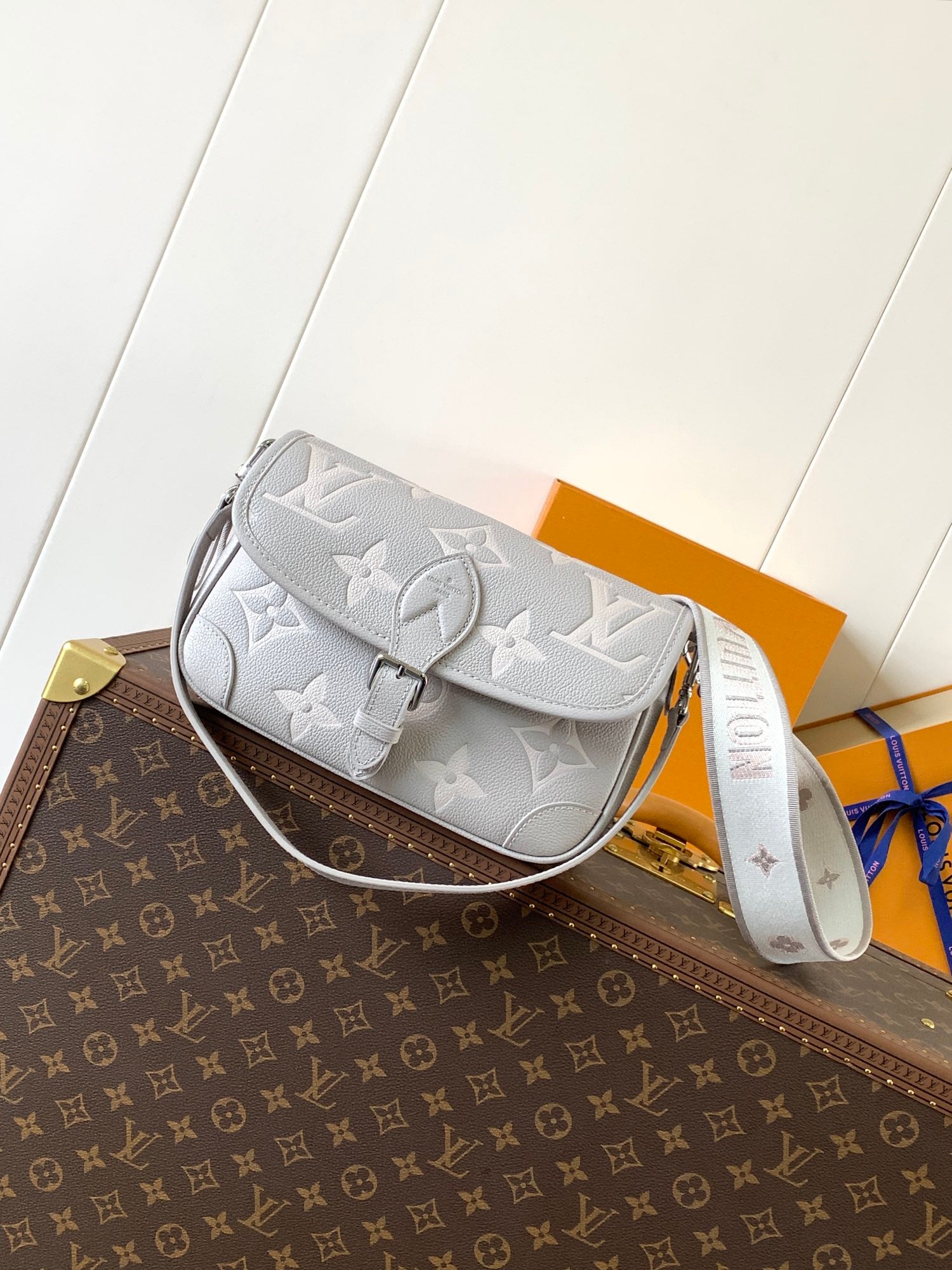 China Replica LV Handbags 171usd Only
