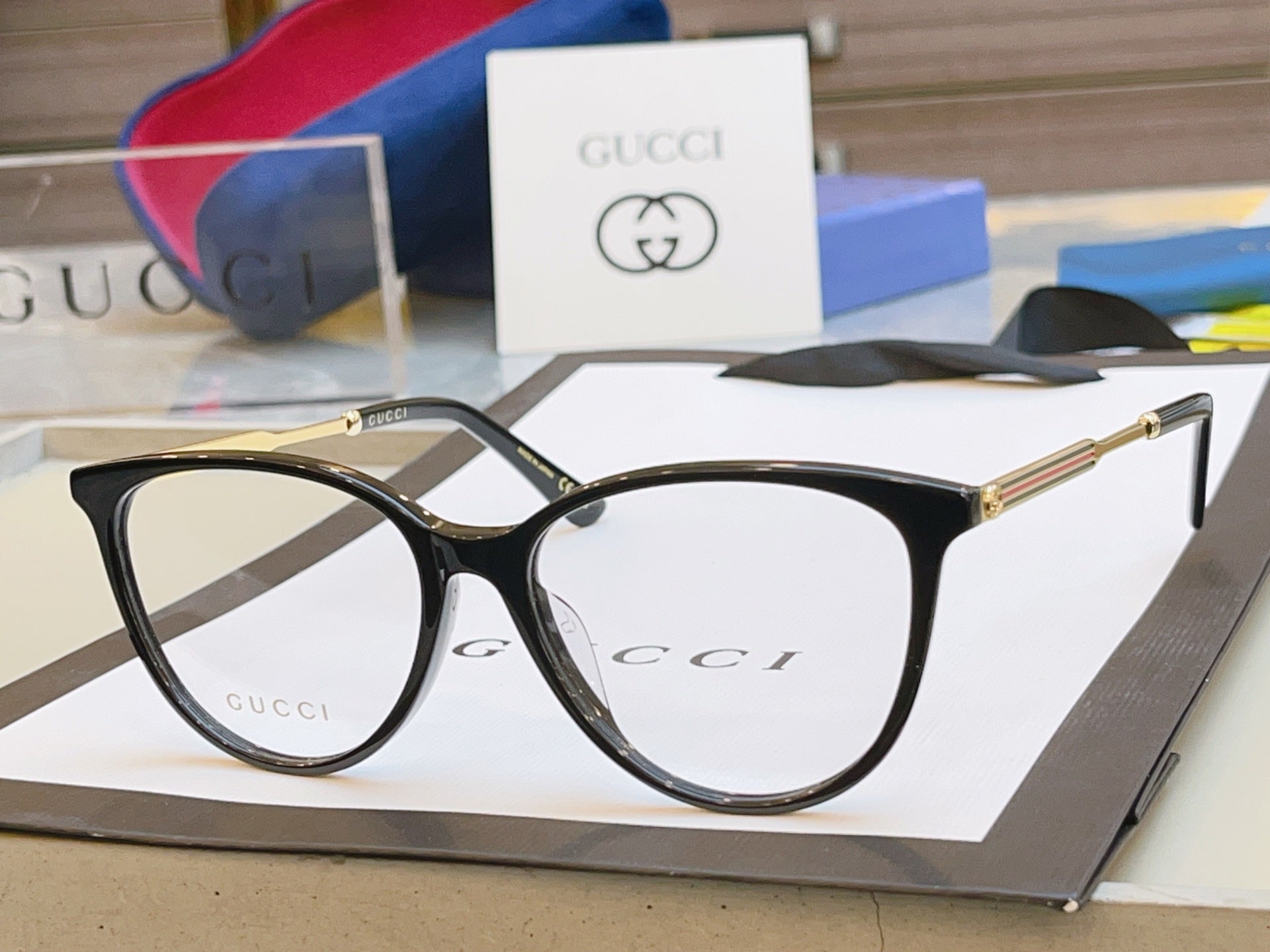 China Replica Gucci Sunglasses 44usd Only