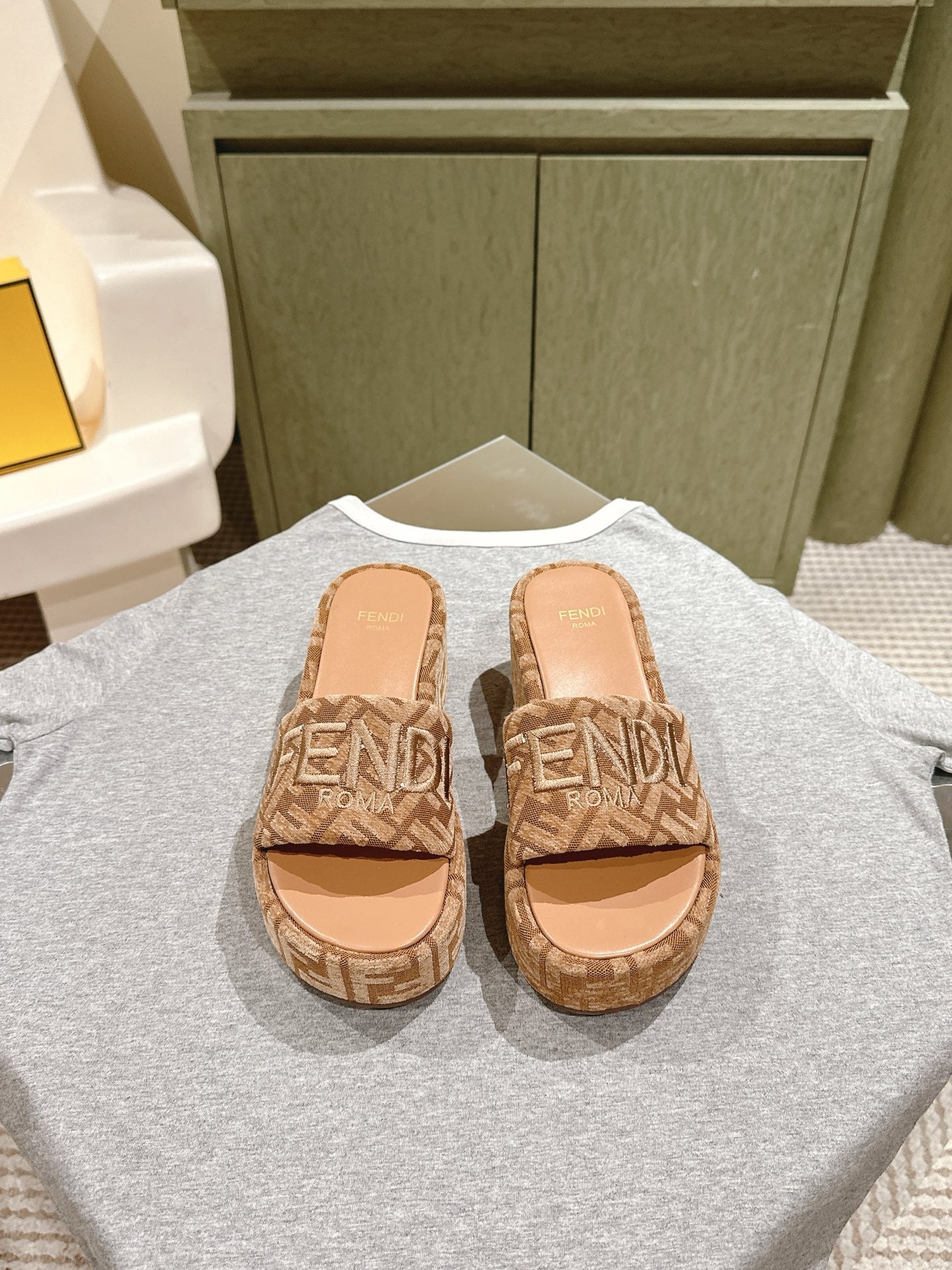 China Replica Fendi Women Shoes 88usd Only