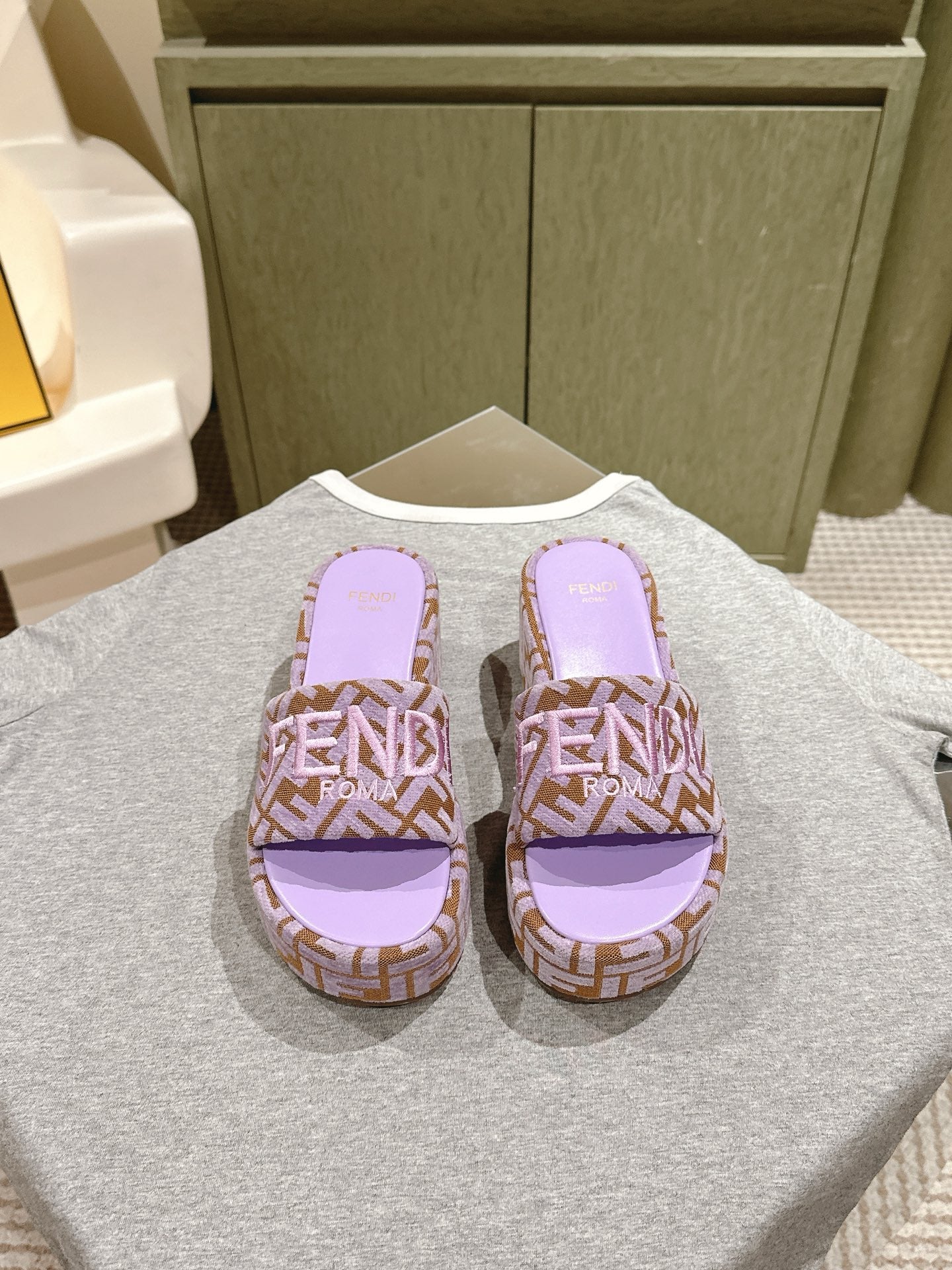 China Replica Fendi Women Shoes 88usd Only