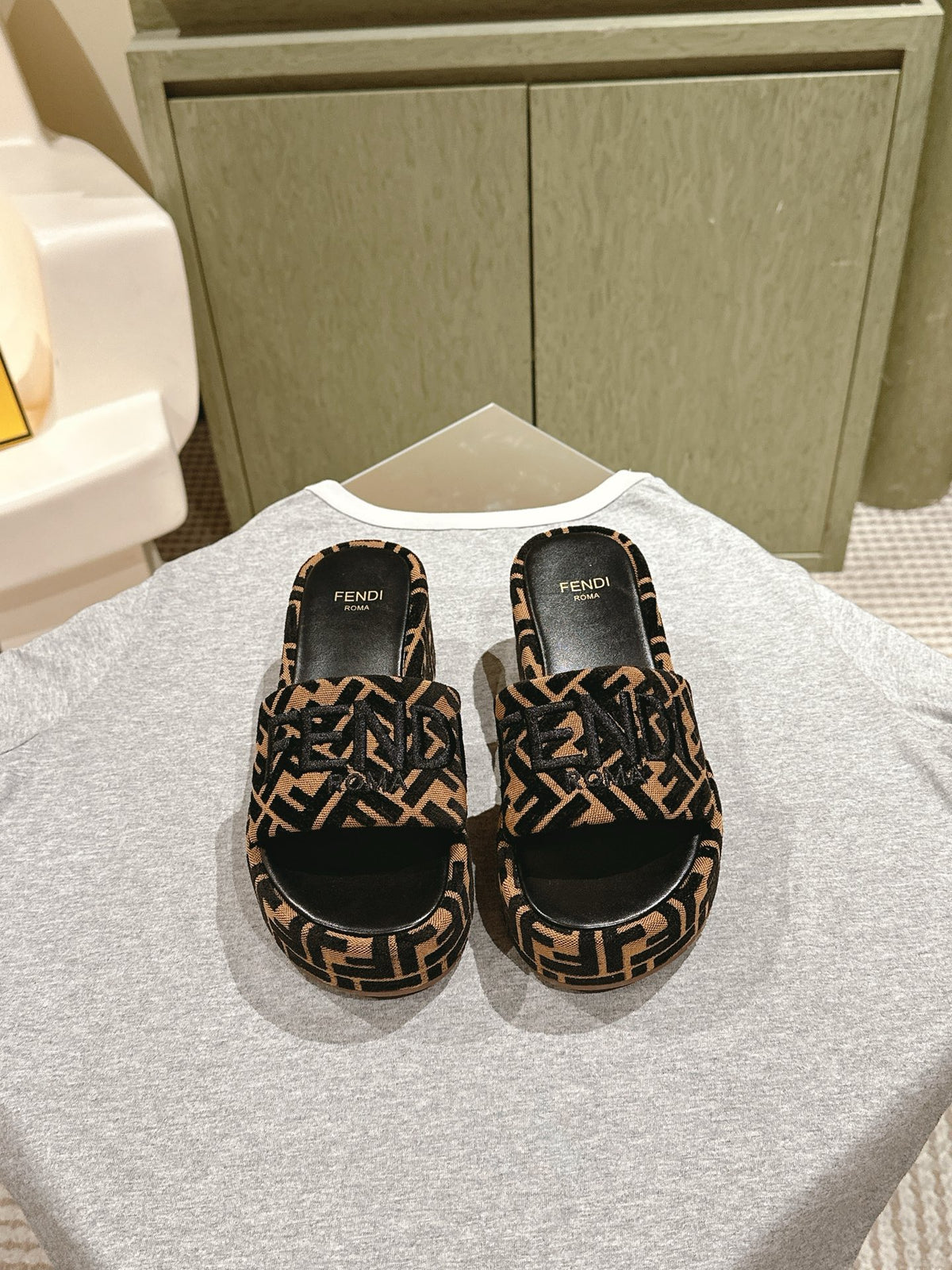 China Replica Fendi Women Shoes 88usd Only