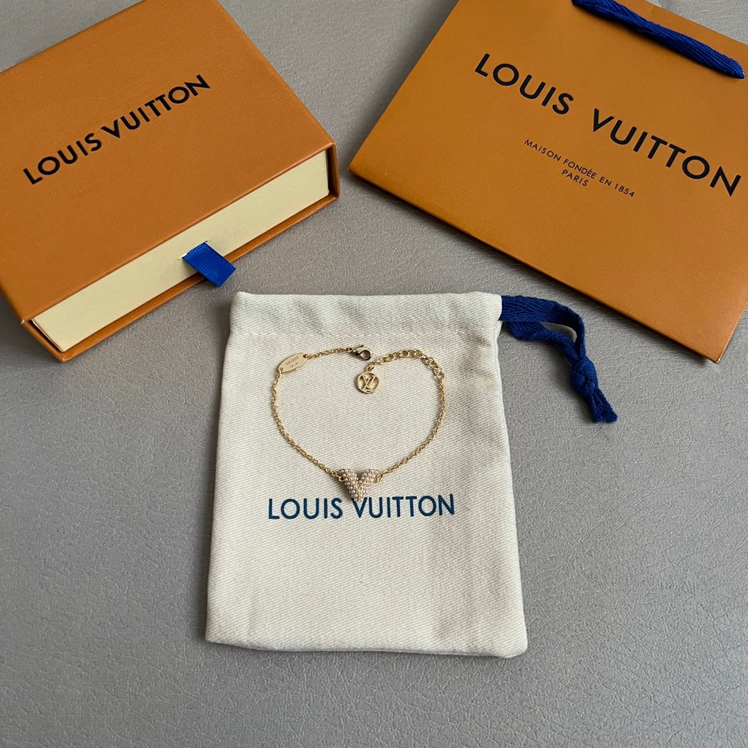 China Replica LV Bracelets 38usd Only