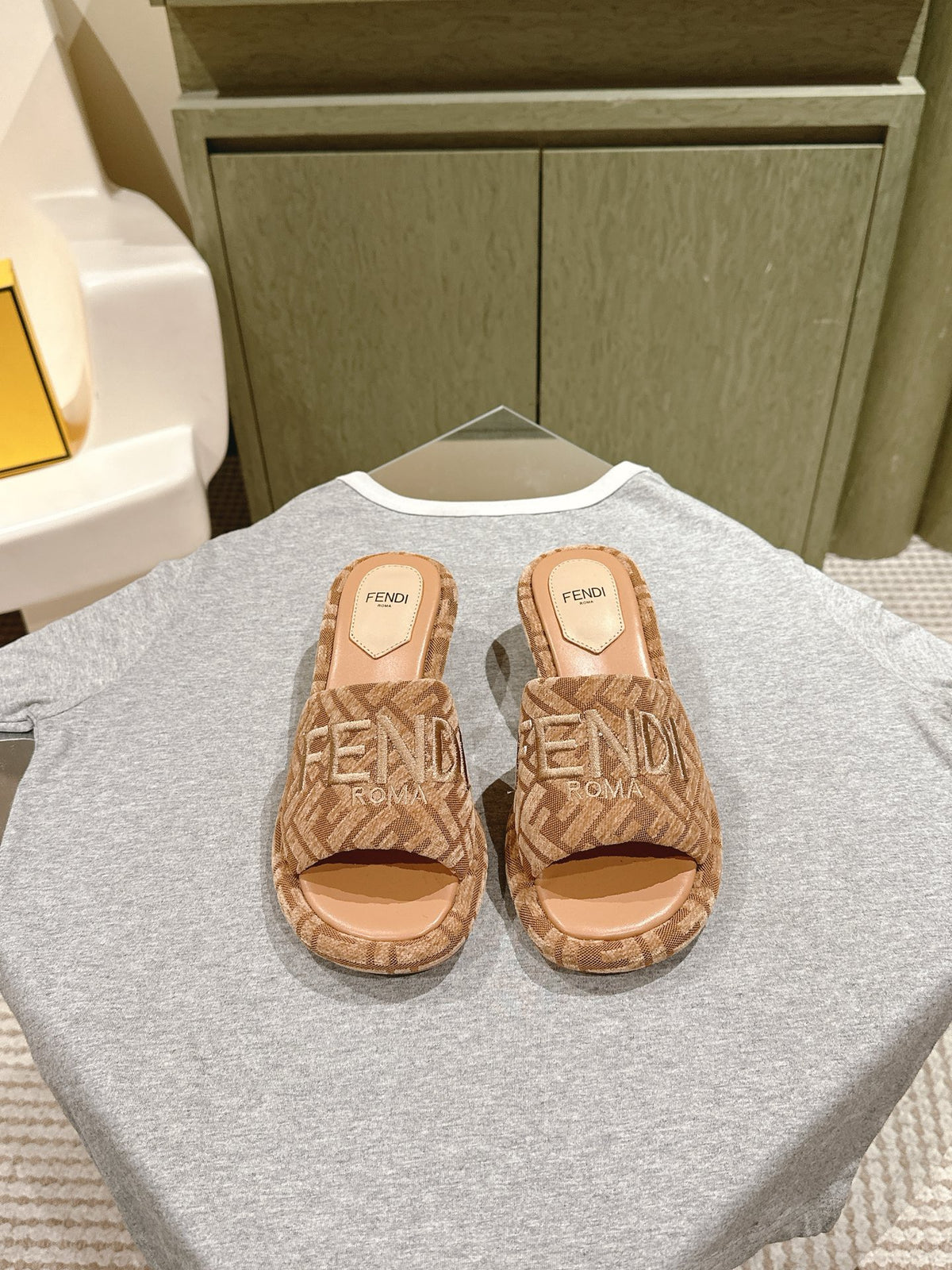 China Replica Fendi Women Shoes 88usd Only