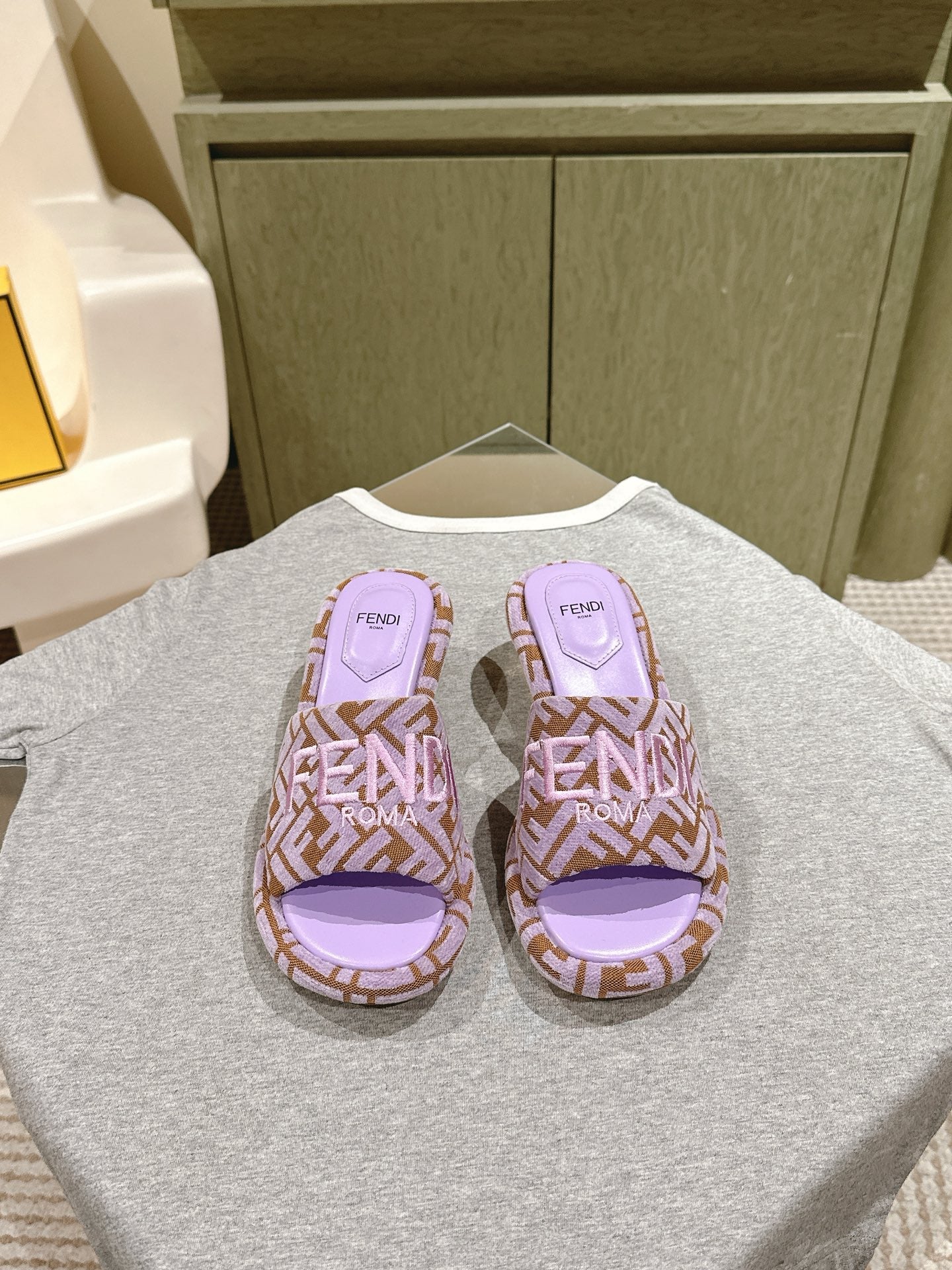 China Replica Fendi Women Shoes 88usd Only