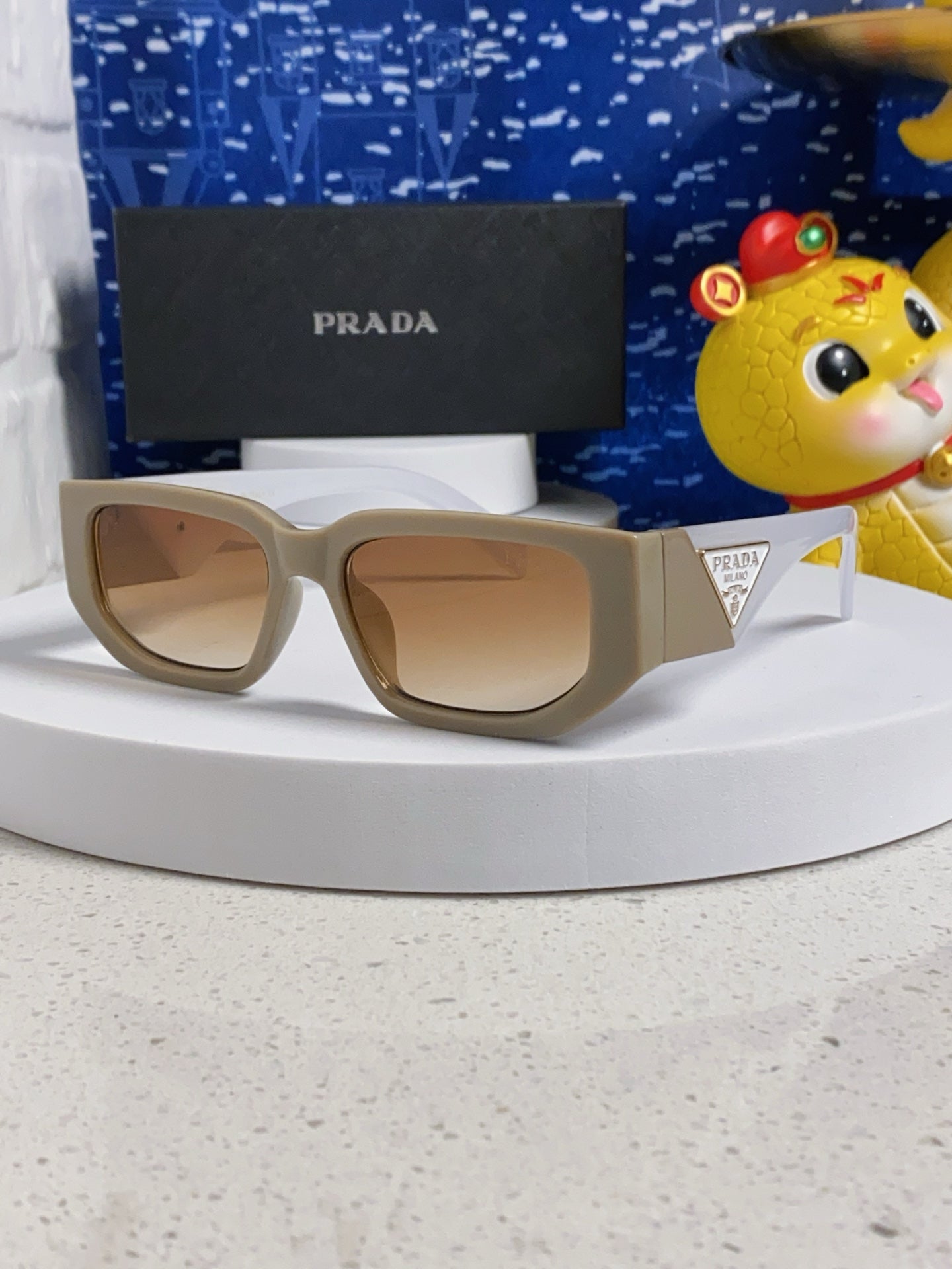 China Replica Prada Sunglasses 22usd Only