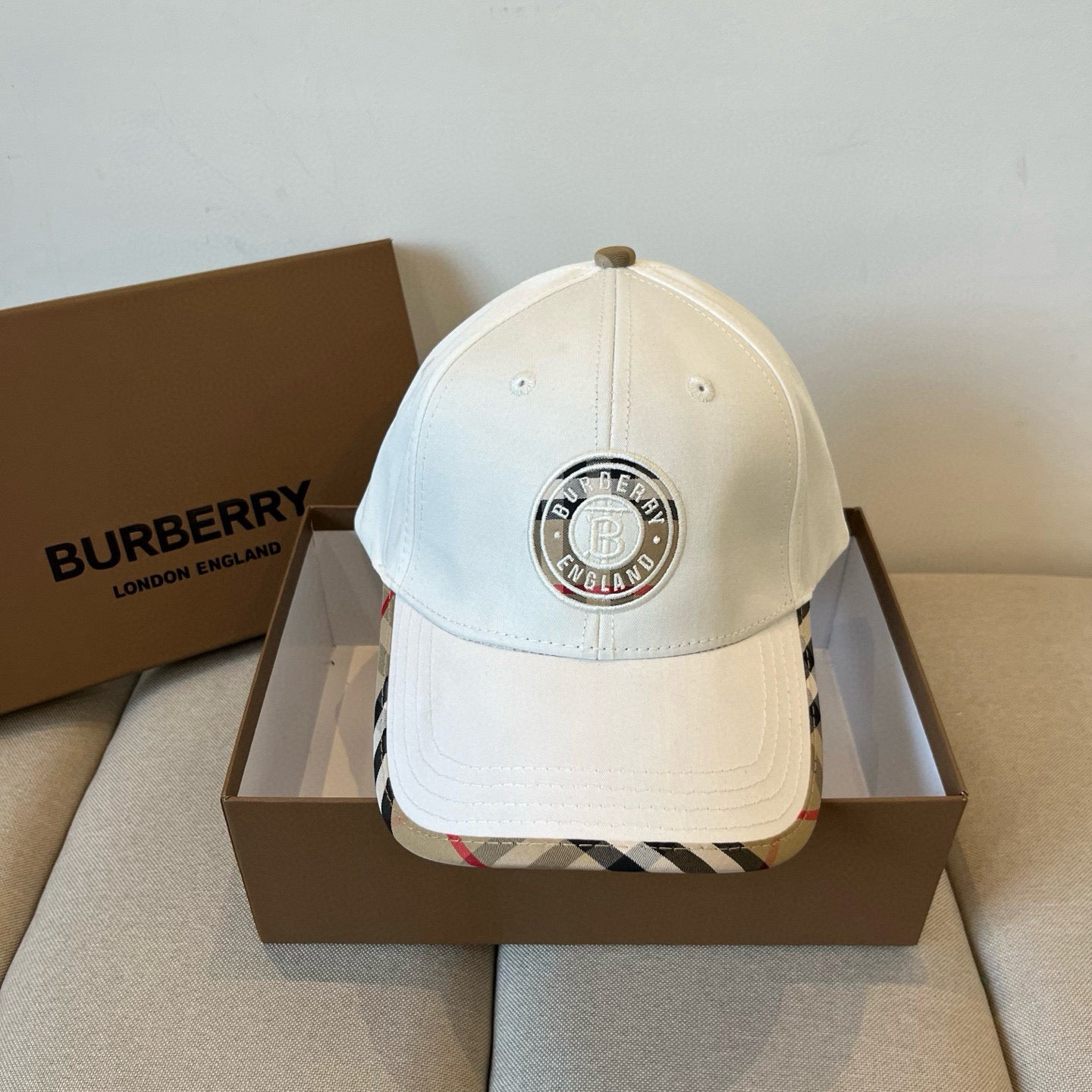 China Replica Burberry Hats 22usd Only