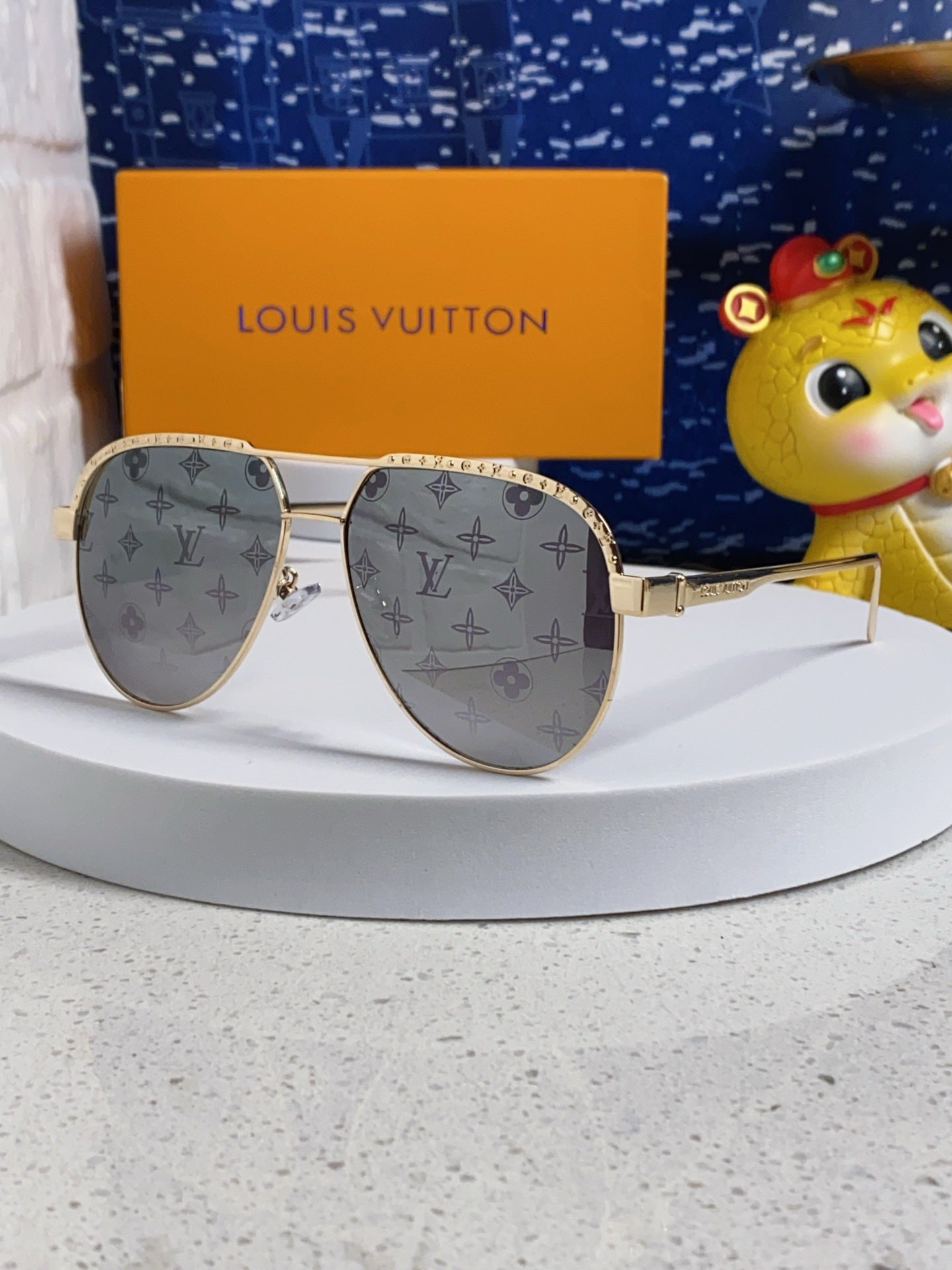China Replica LV Sunglasses 32usd Only
