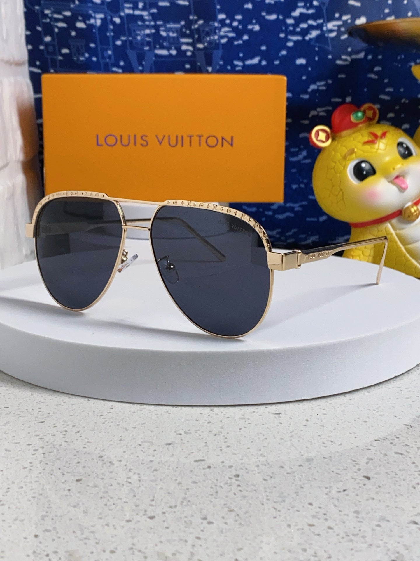 China Replica LV Sunglasses 32usd Only