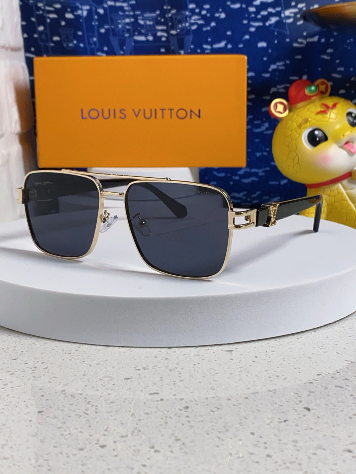 China Replica LV Sunglasses 32usd Only