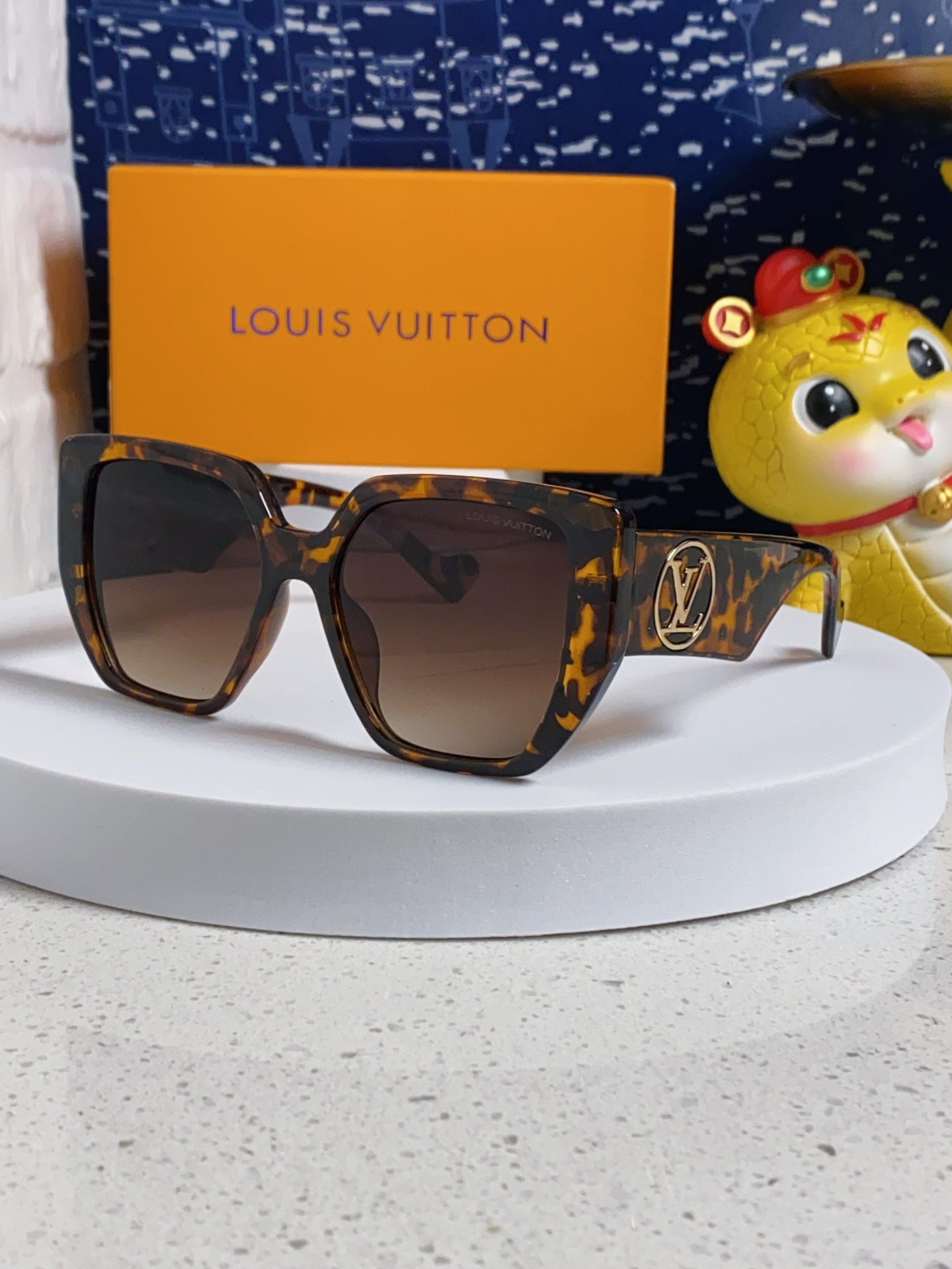 China Replica LV Sunglasses 28usd Only