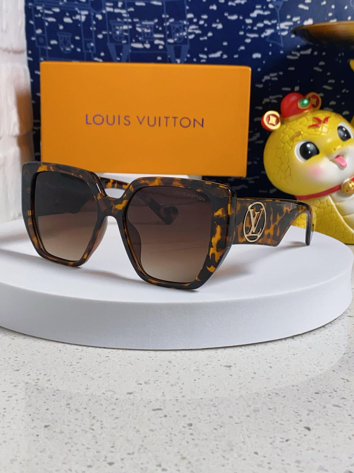 China Replica LV Sunglasses 28usd Only