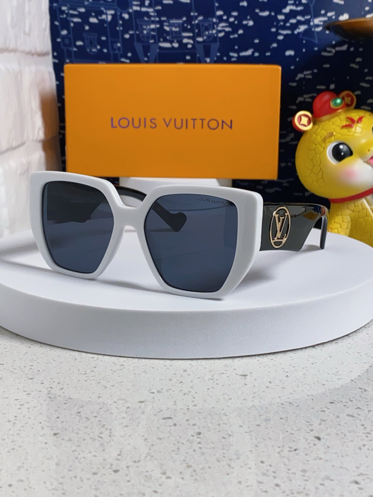 China Replica LV Sunglasses 28usd Only