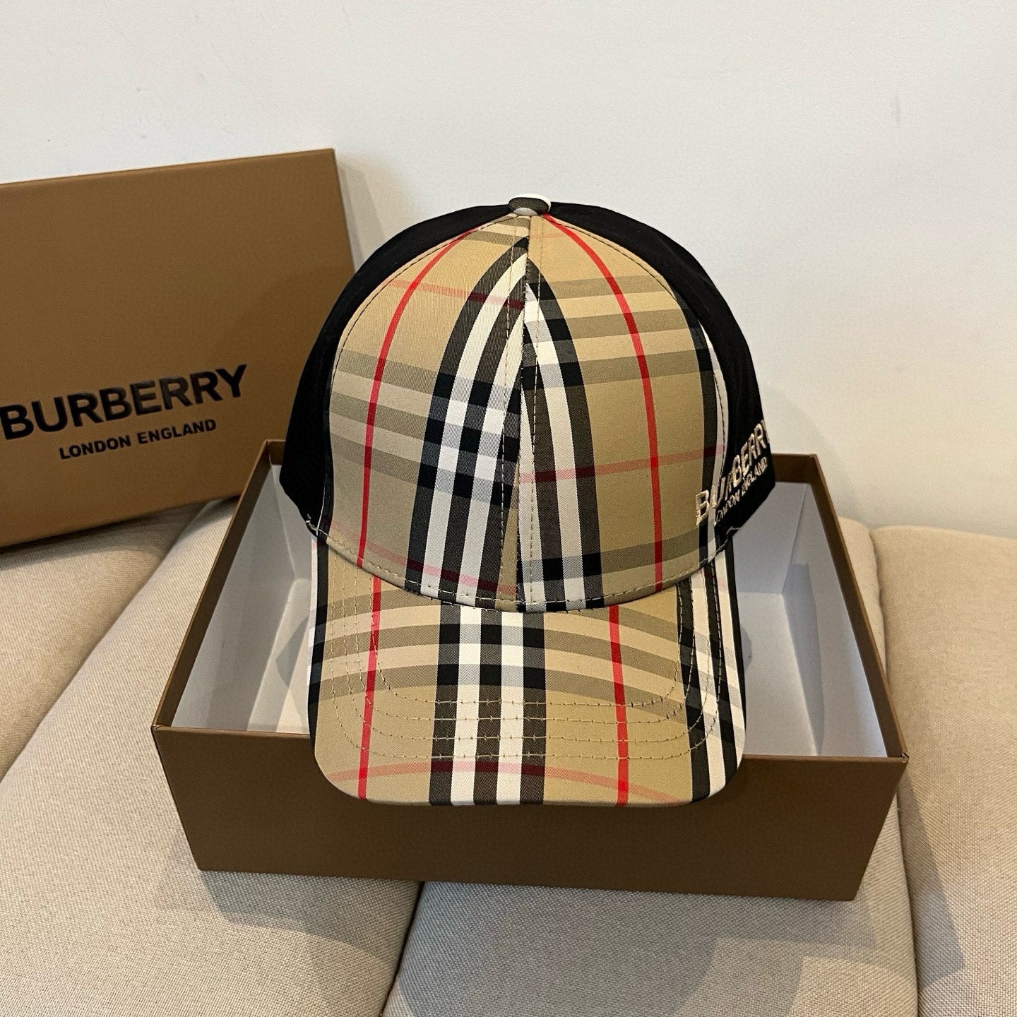 China Replica Burberry Hats 22usd Only